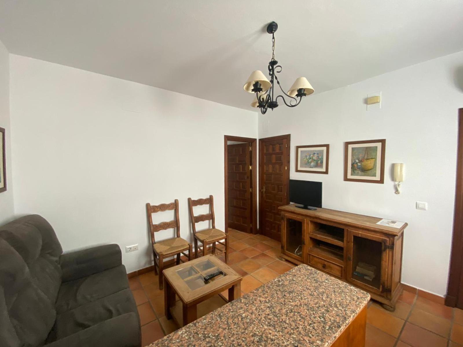 One-Bedroom Apartment - Photo 6