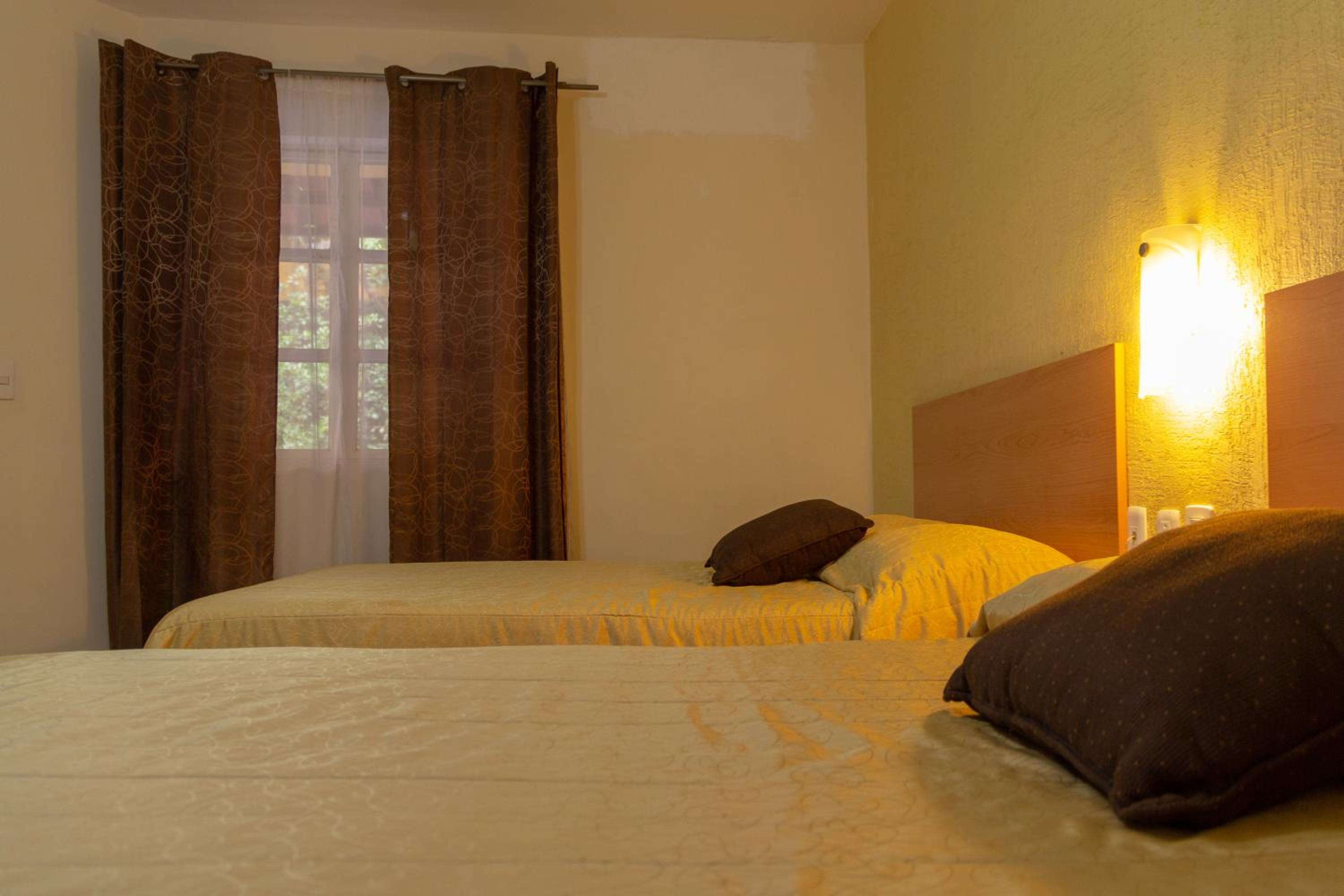 Double Room with Two Double Beds - Photo 1