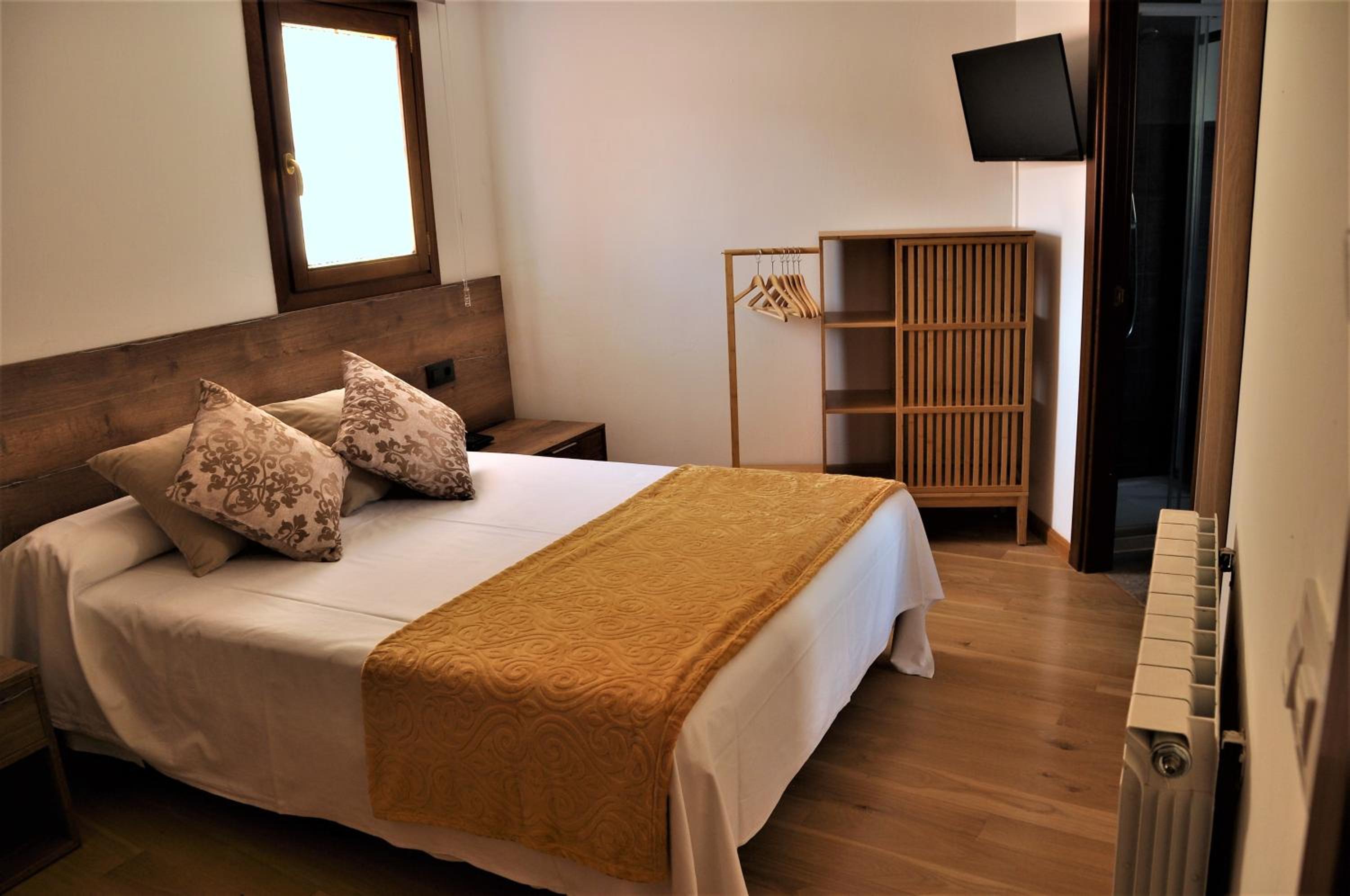 Standard Double Room - Photo 2