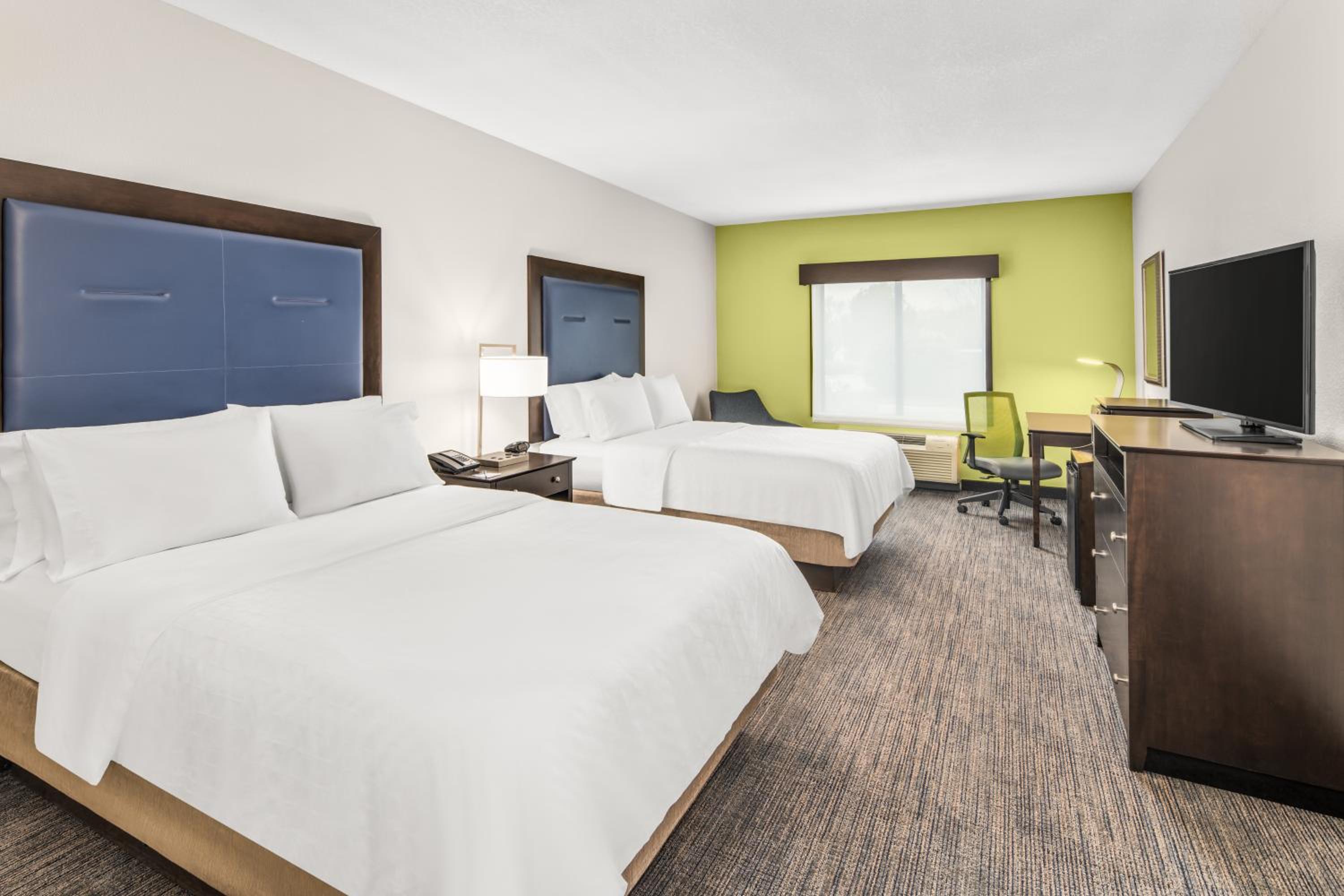 Standard Room with Two Queen Beds - Photo 1