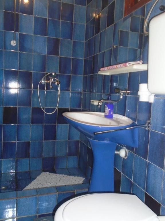 Double Room with Private Bathroom - Photo 2