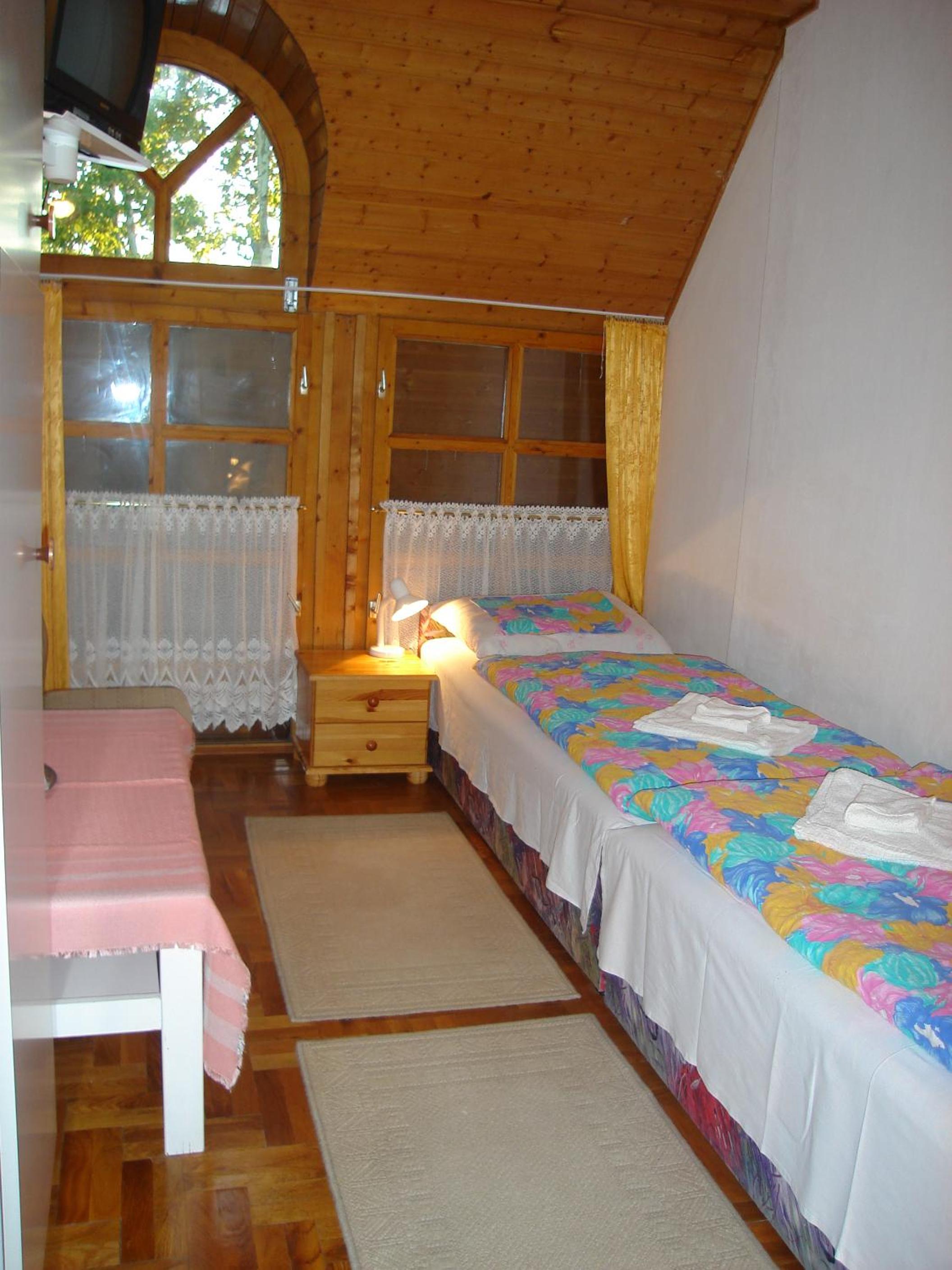 Double or Twin Room with Shared Bathroom photo 1