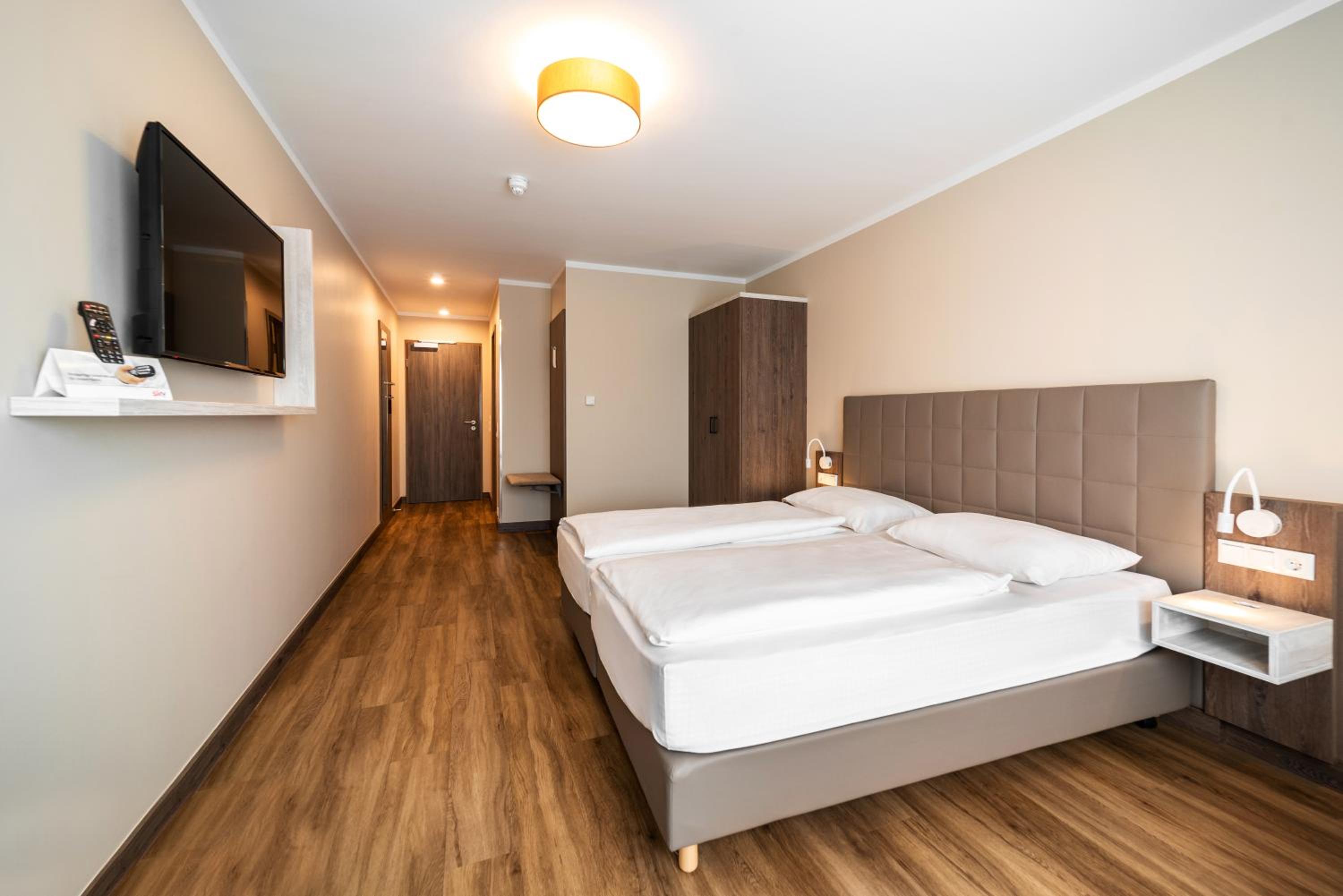 Deluxe Double Room with Balcony photo 2