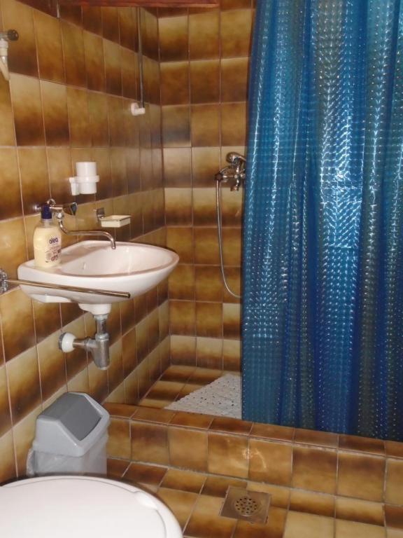Three-Bedroom Apartment - Photo 6