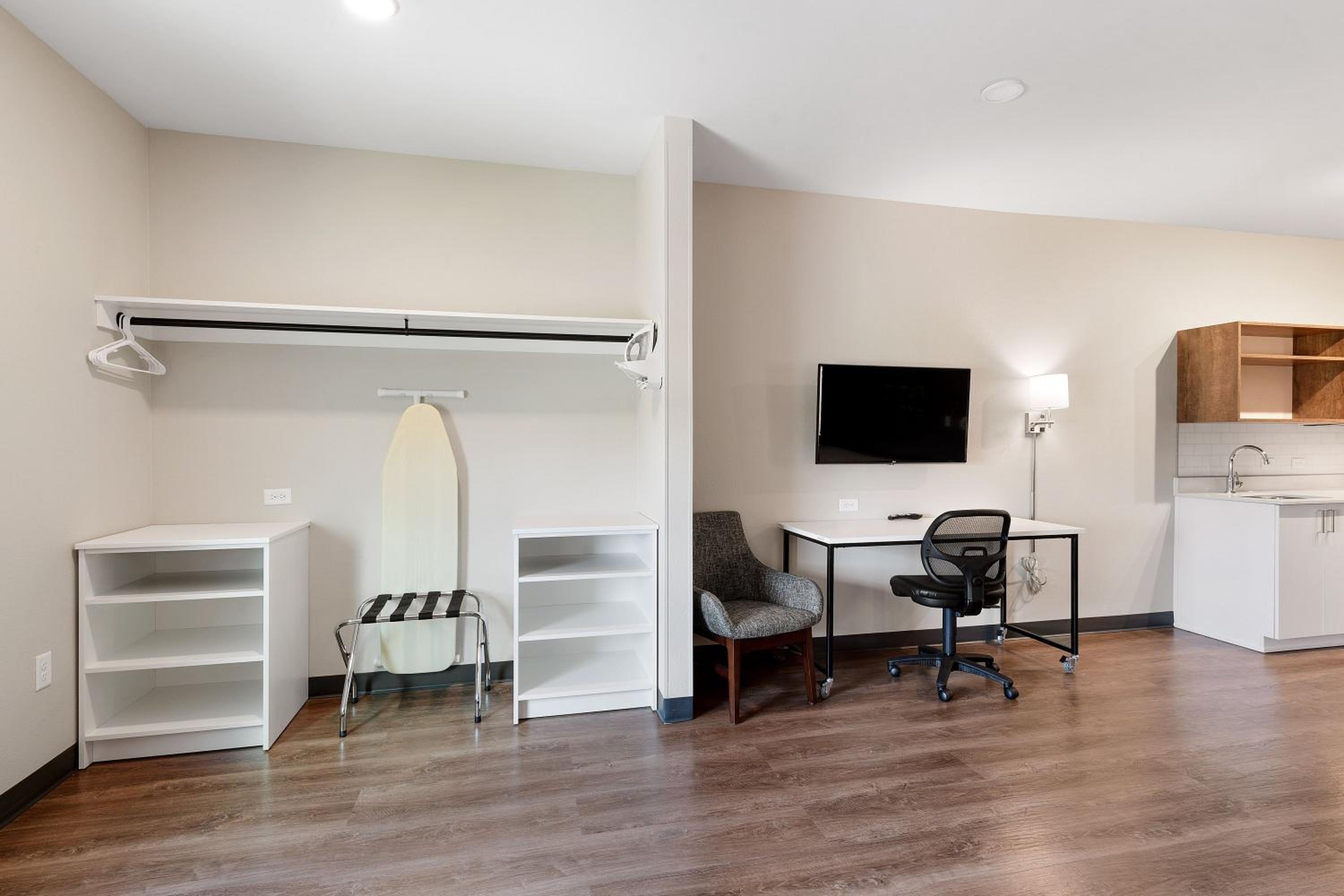 Superior Studio with 2 queen beds - Non Smoking - Photo 8