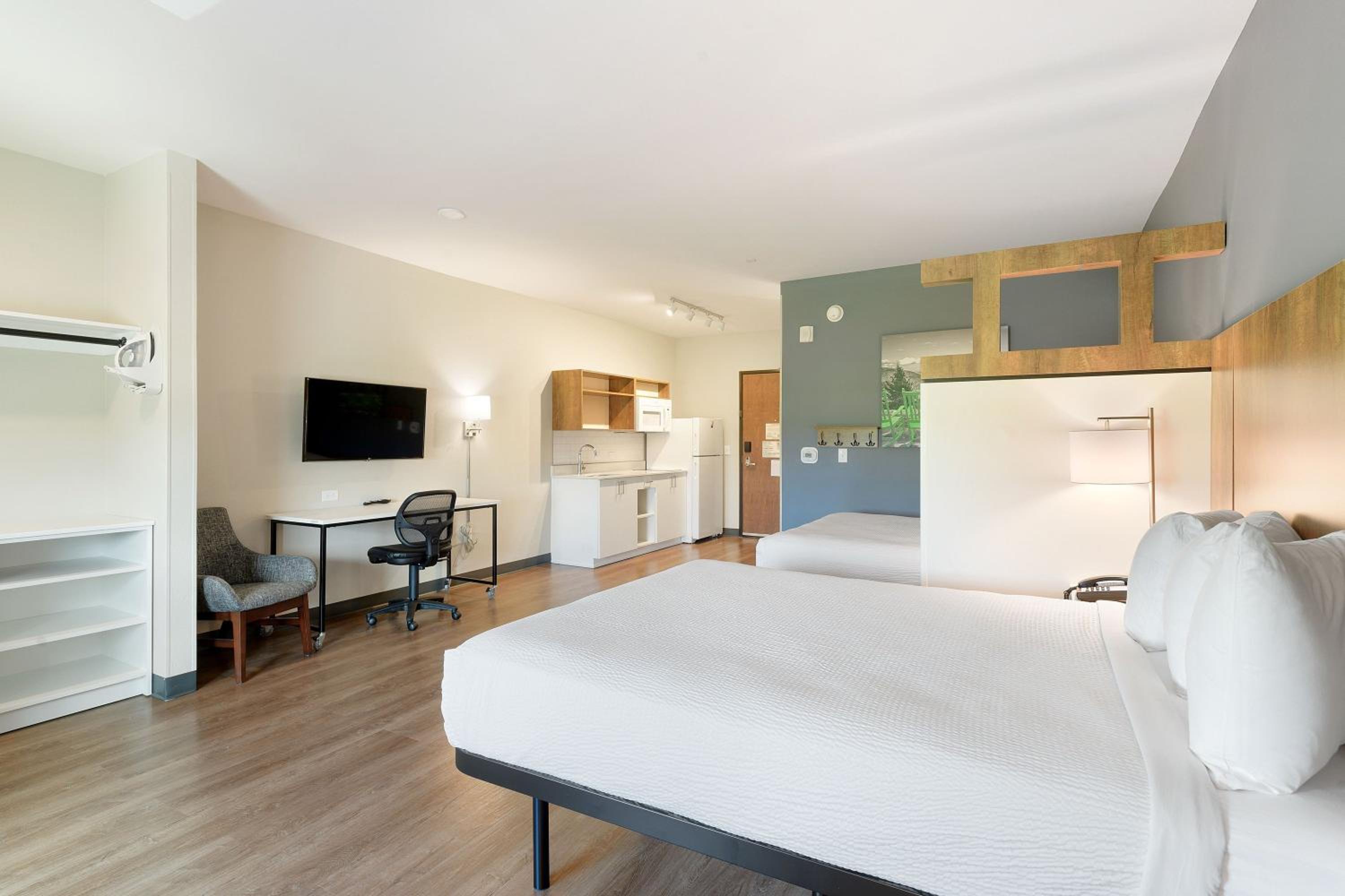 Superior Studio with 2 queen beds - Non Smoking - Photo 7