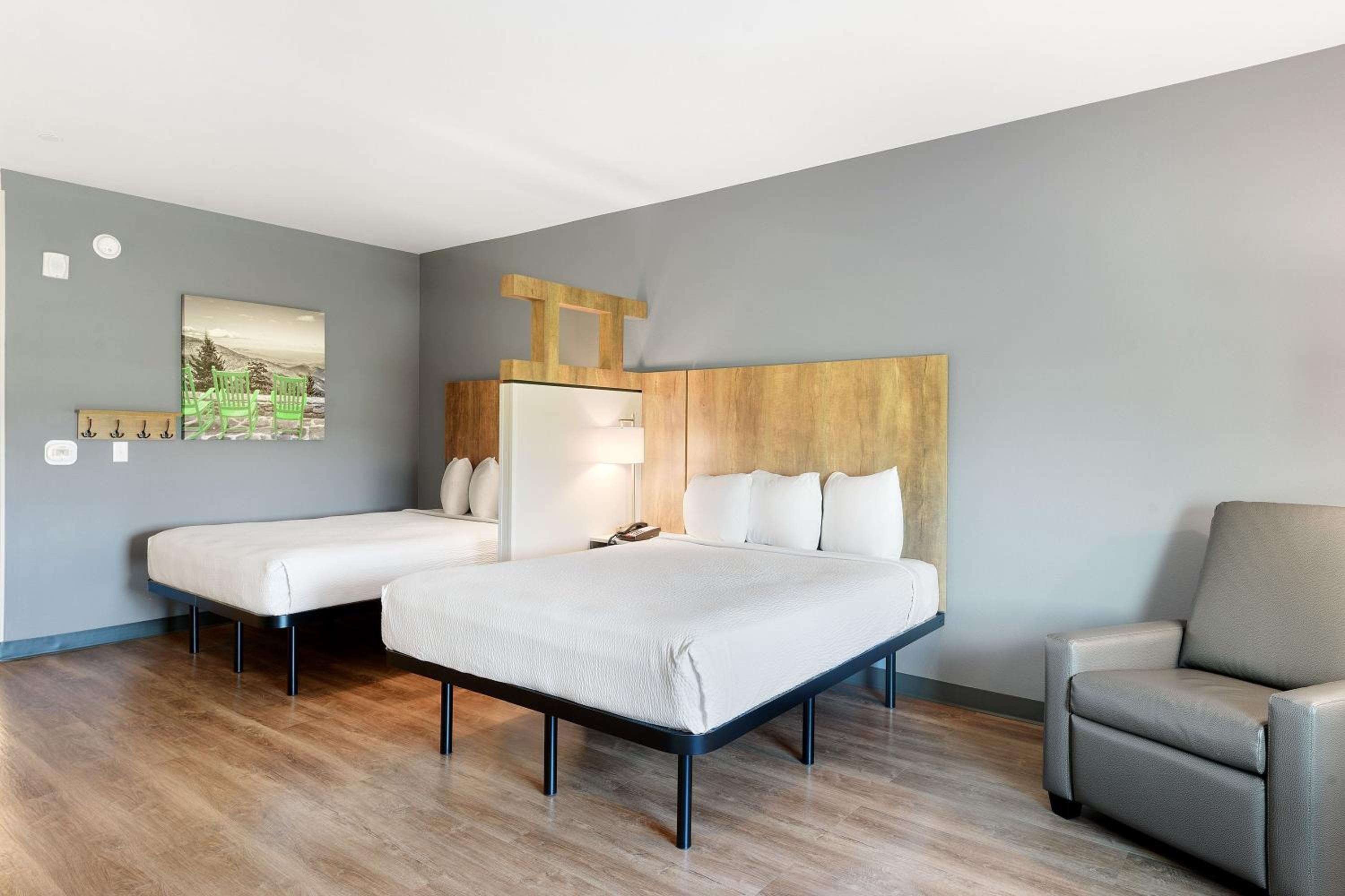 Superior Studio with 2 queen beds - Non Smoking - Photo 4