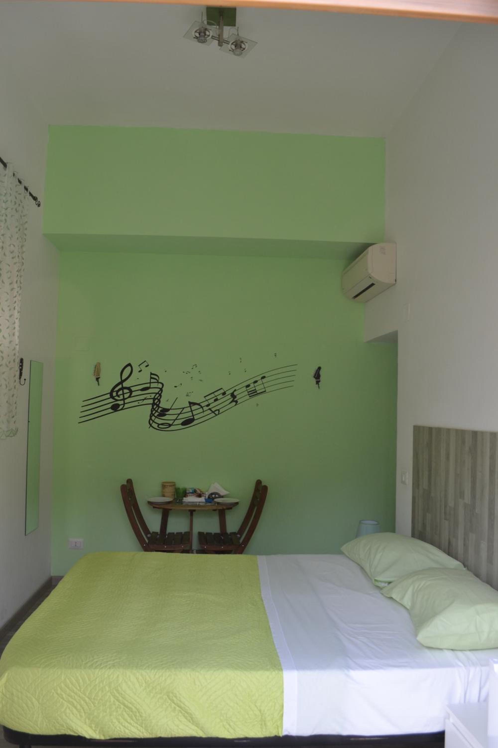 Large Single Room photo 3