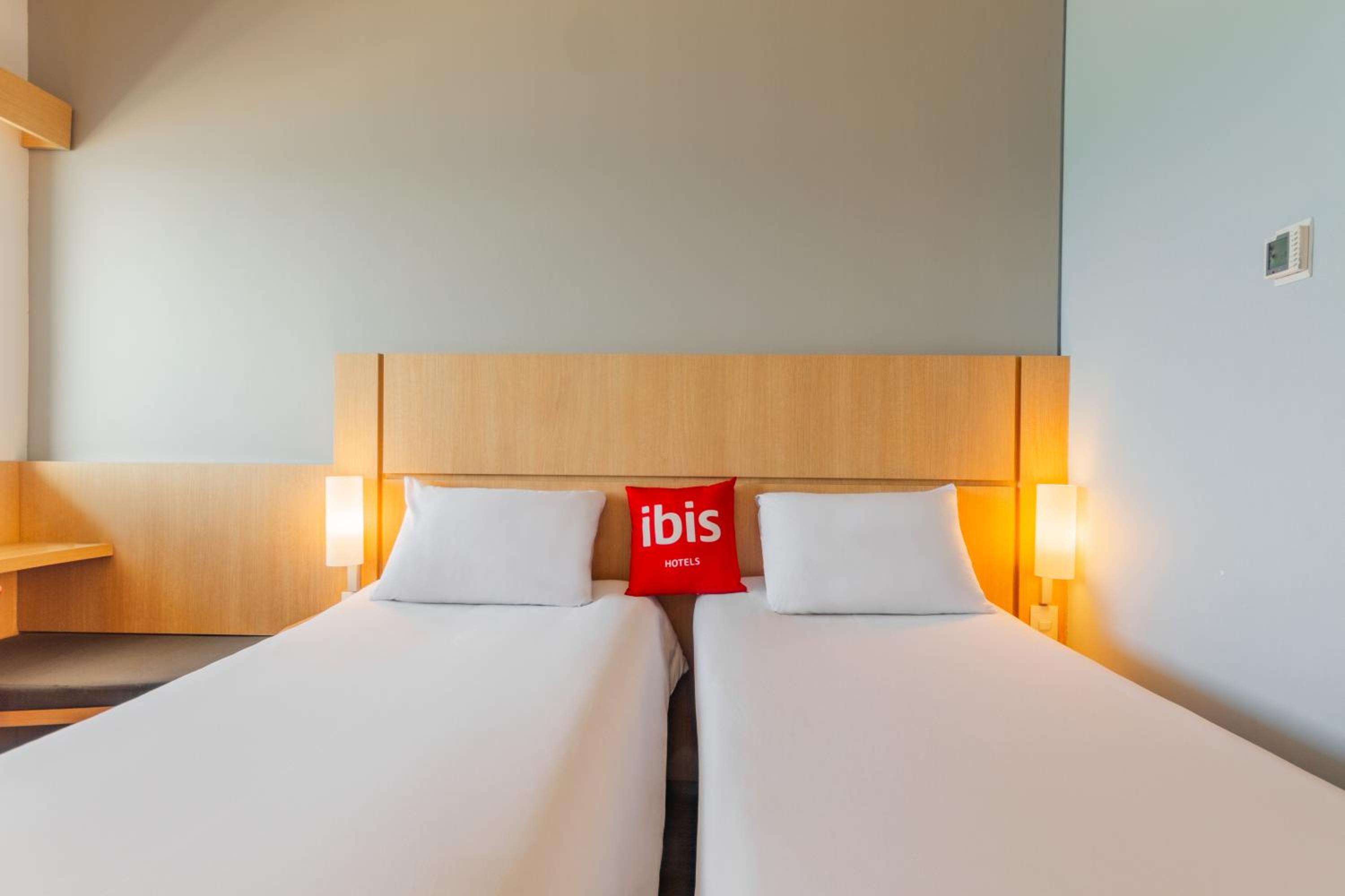 Standard Twin Room with Sea View photo 3