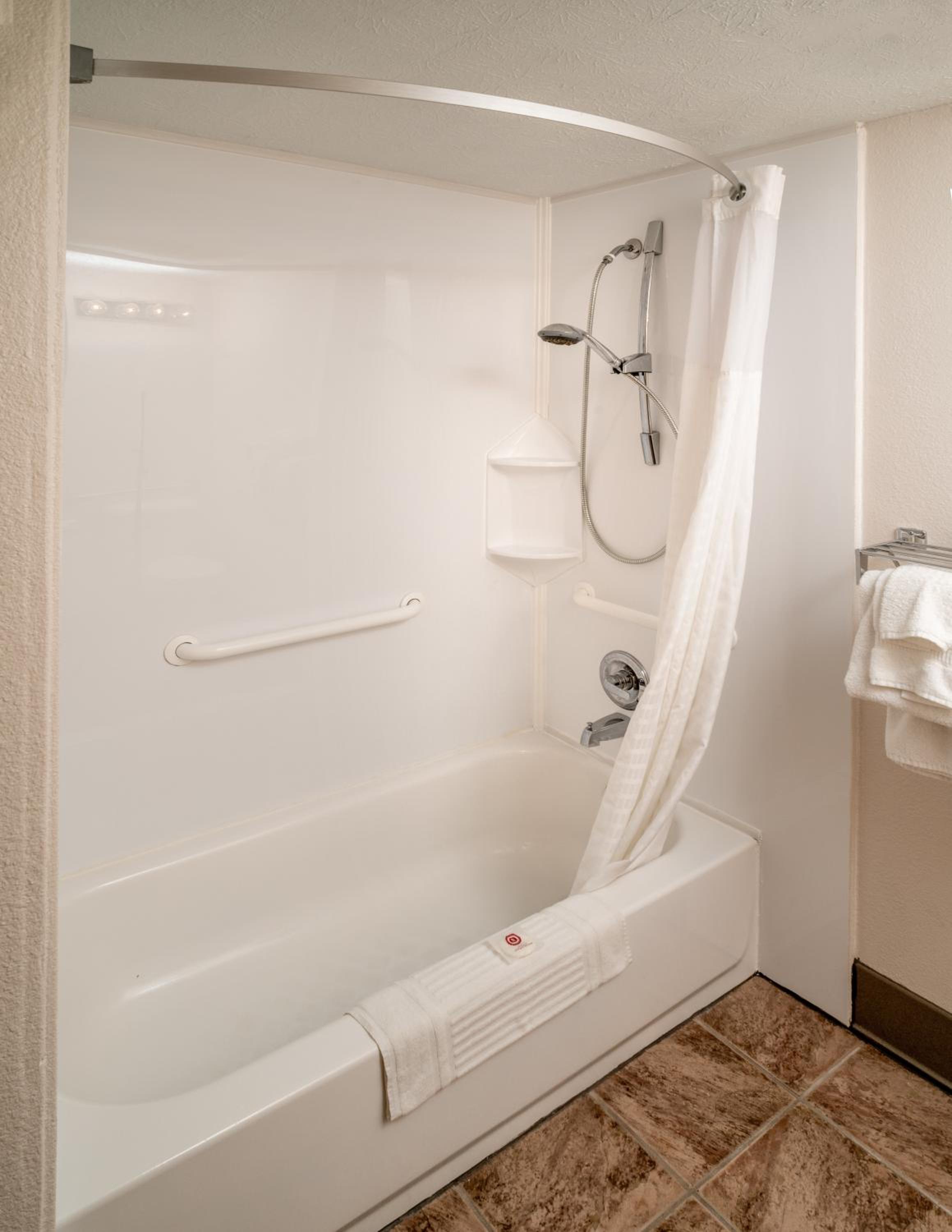 Double Room with Two Double Beds - Non-Smoking/Pet Friendly - Photo 3