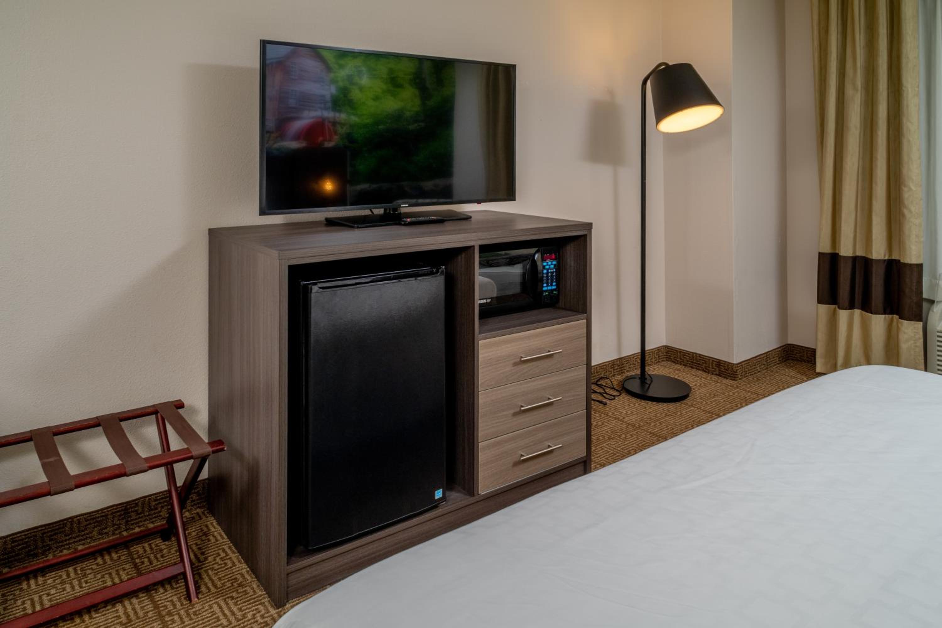 King Room - Accessible/Non-Smoking - Photo 9