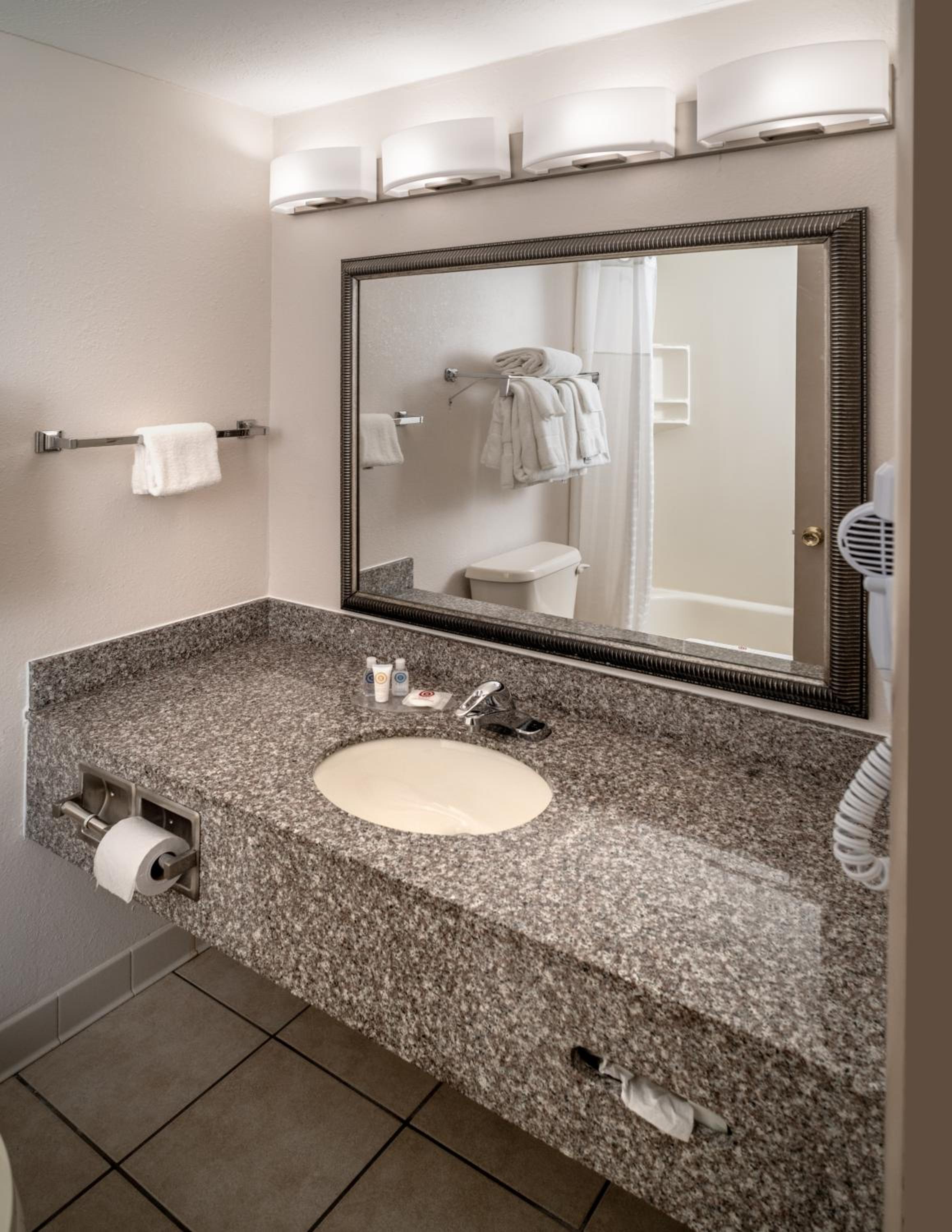 Double Room with Two Double Beds - Non-Smoking/Pet Friendly - Photo 5