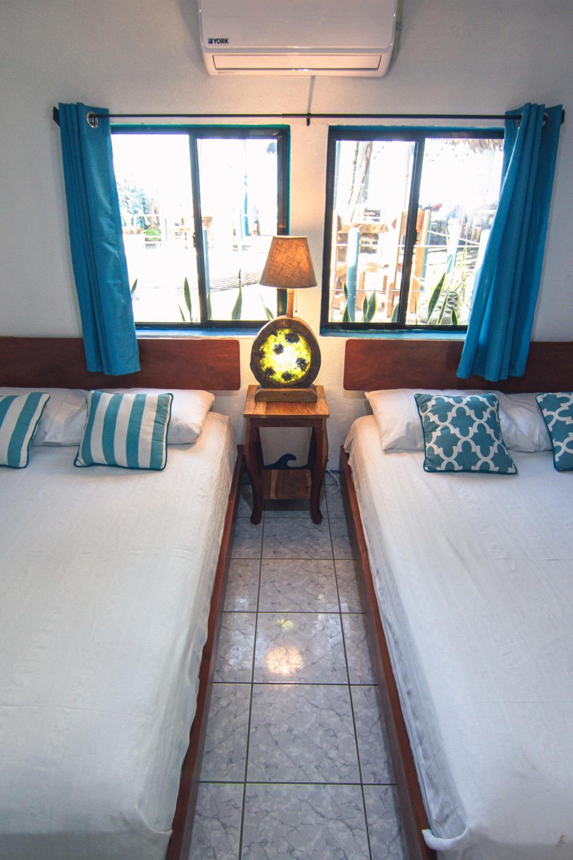 Habitación Estándar con Dos Camas Queen