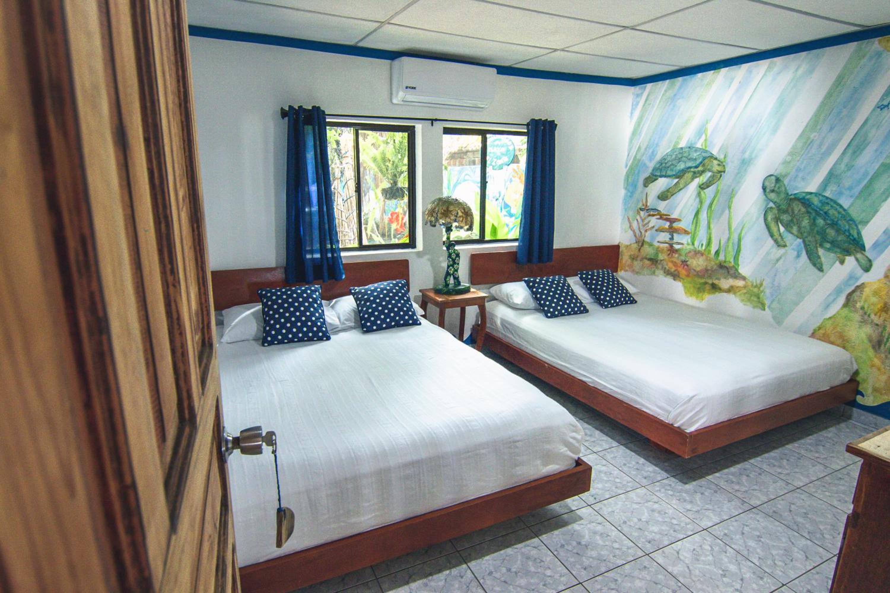 Standard Queen Room with Two Queen Beds photo 2