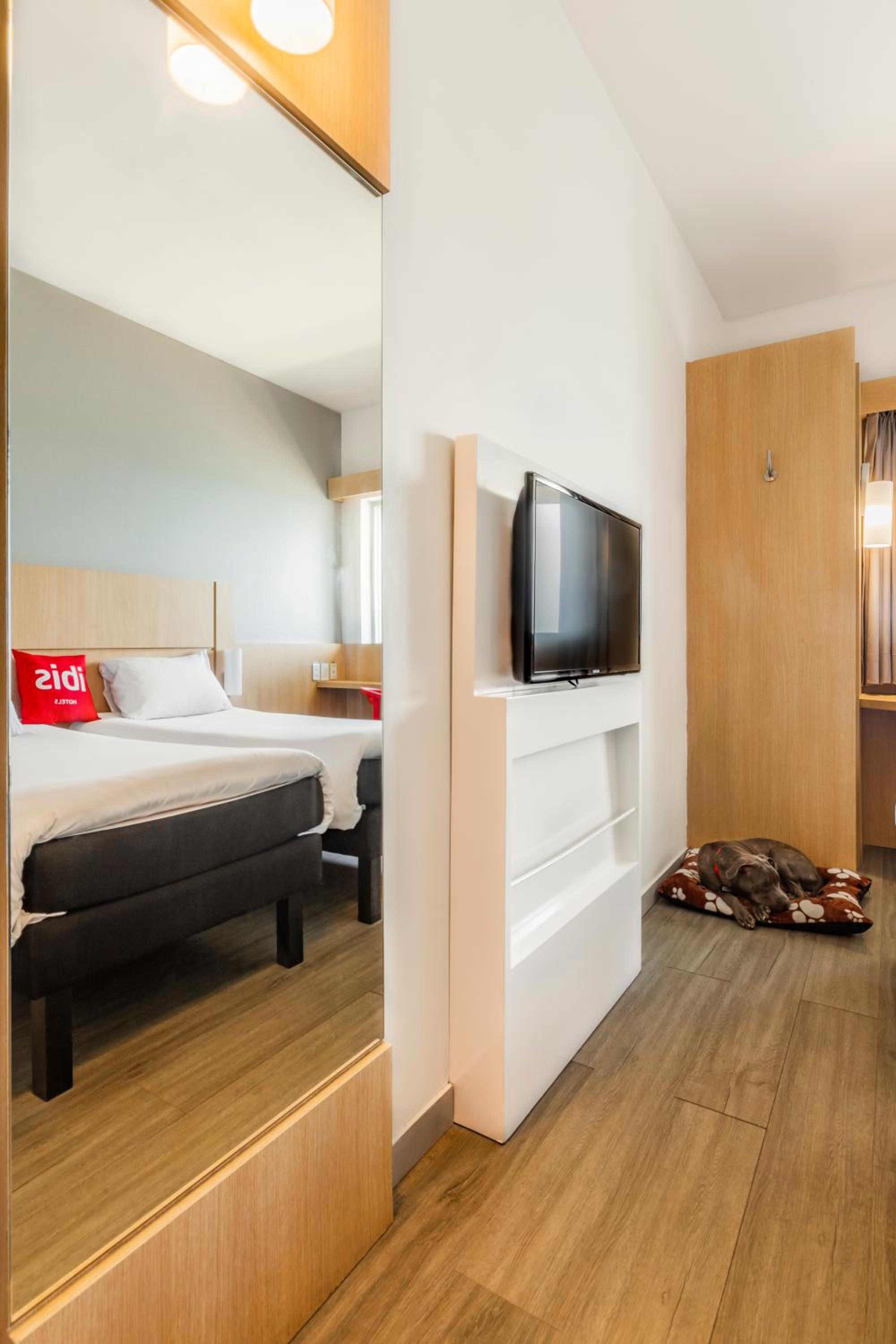 Standard Twin Room with Sea View photo 1