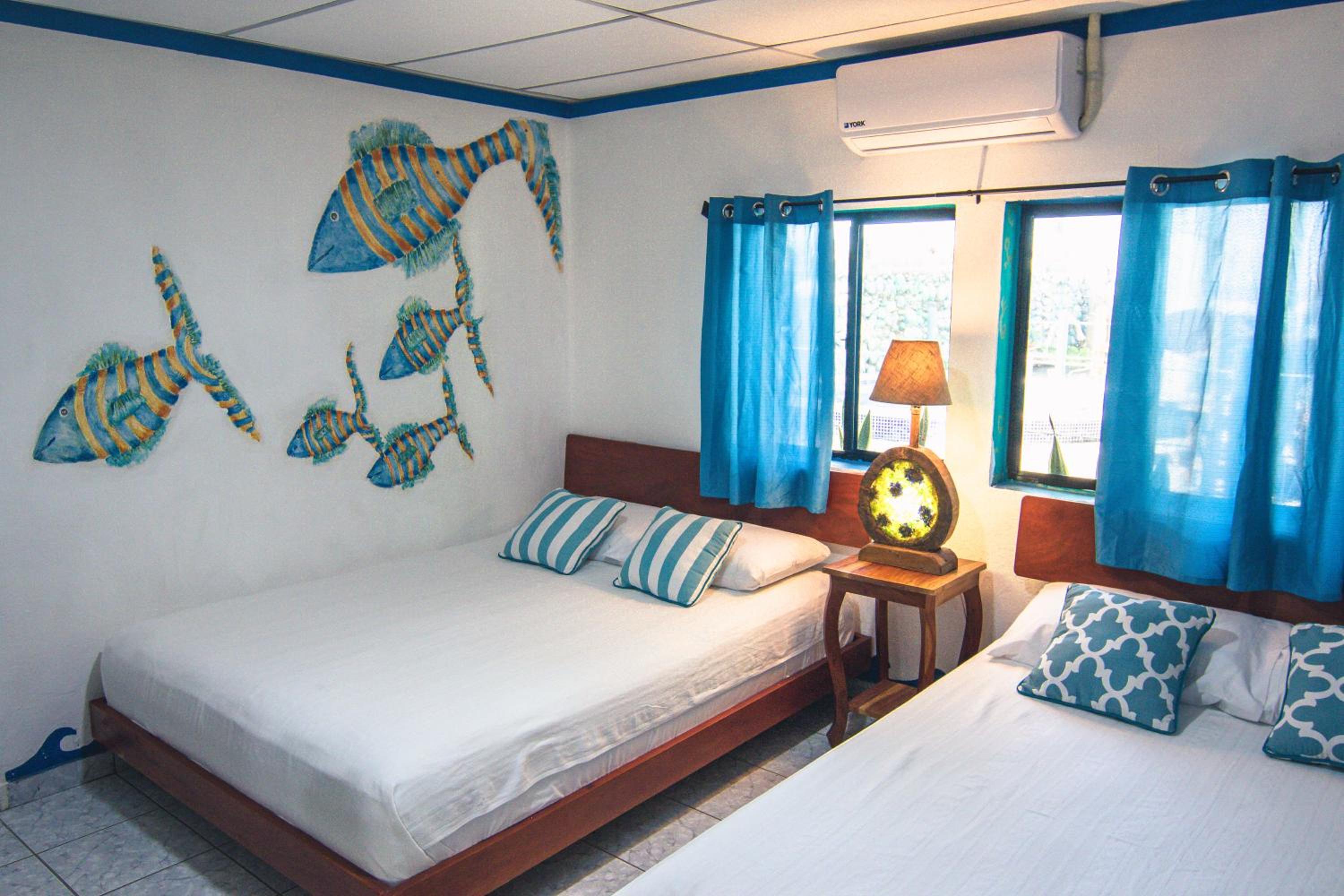 Standard Queen Room with Two Queen Beds photo 3