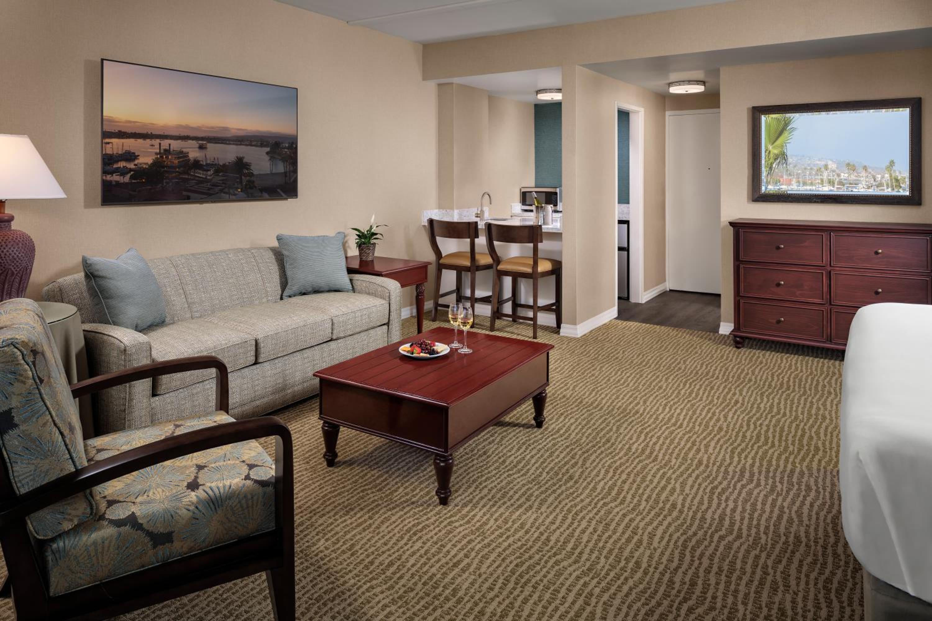 Bay Junior Suite 1 King thumbnail 5