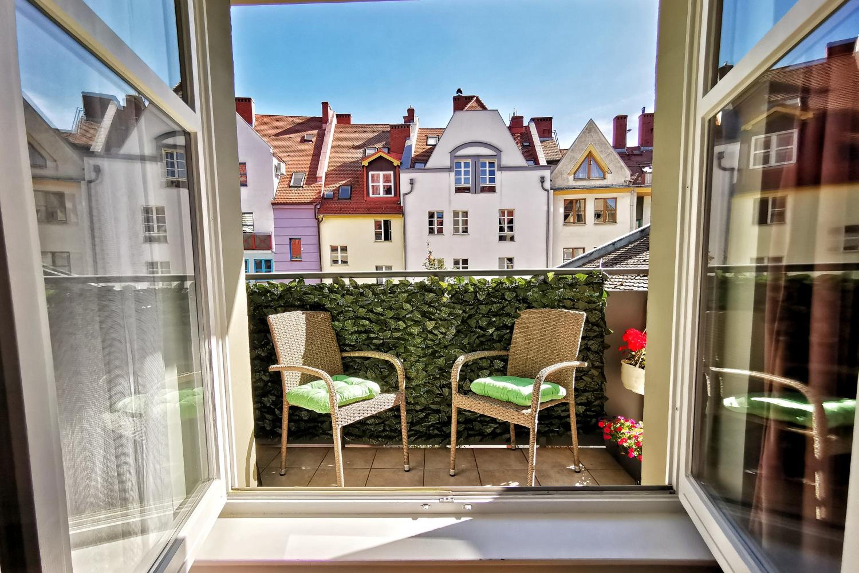Apartment with Old Town View - Photo 10