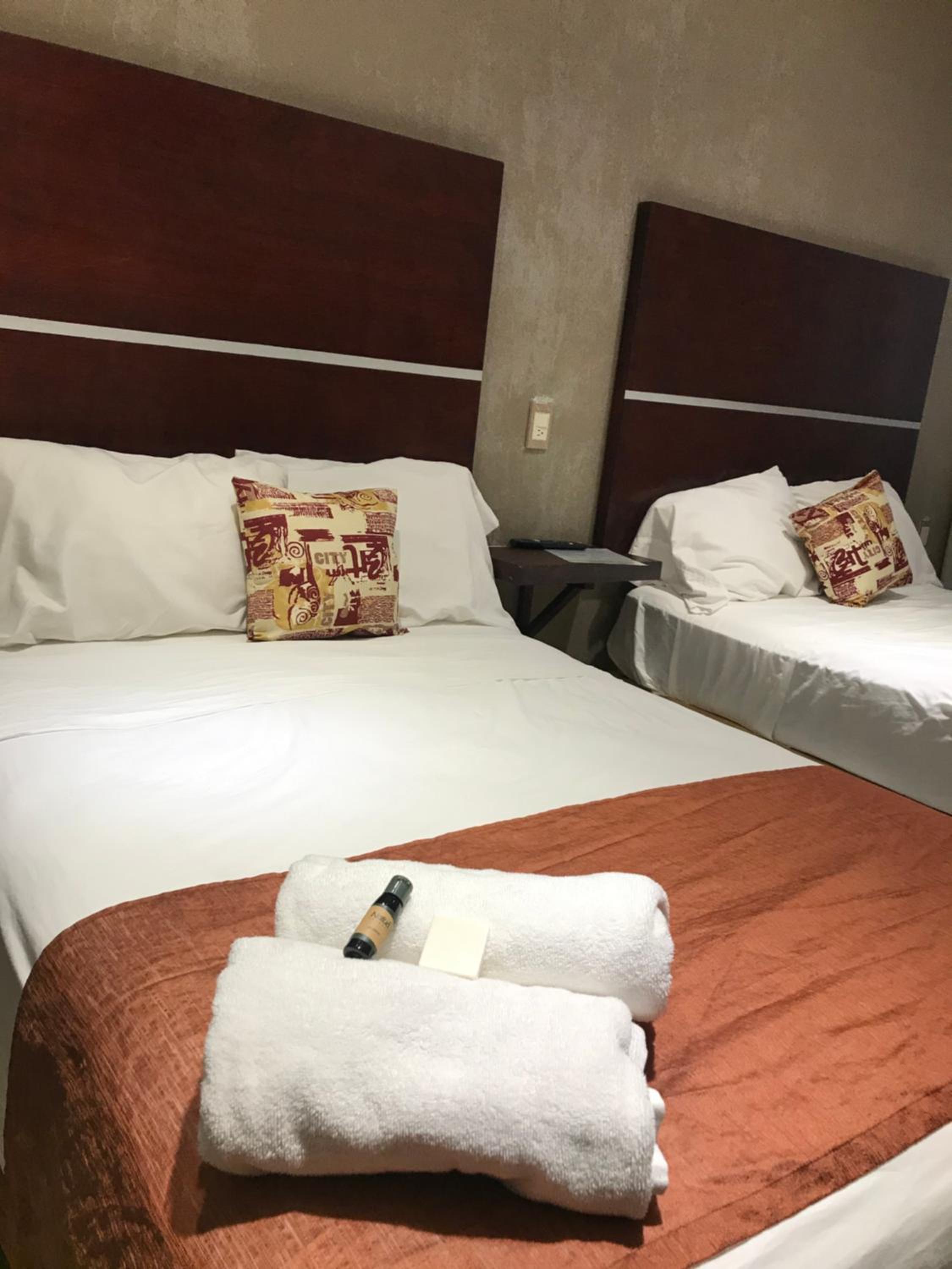 Double Room with Two Double Beds - Photo 5