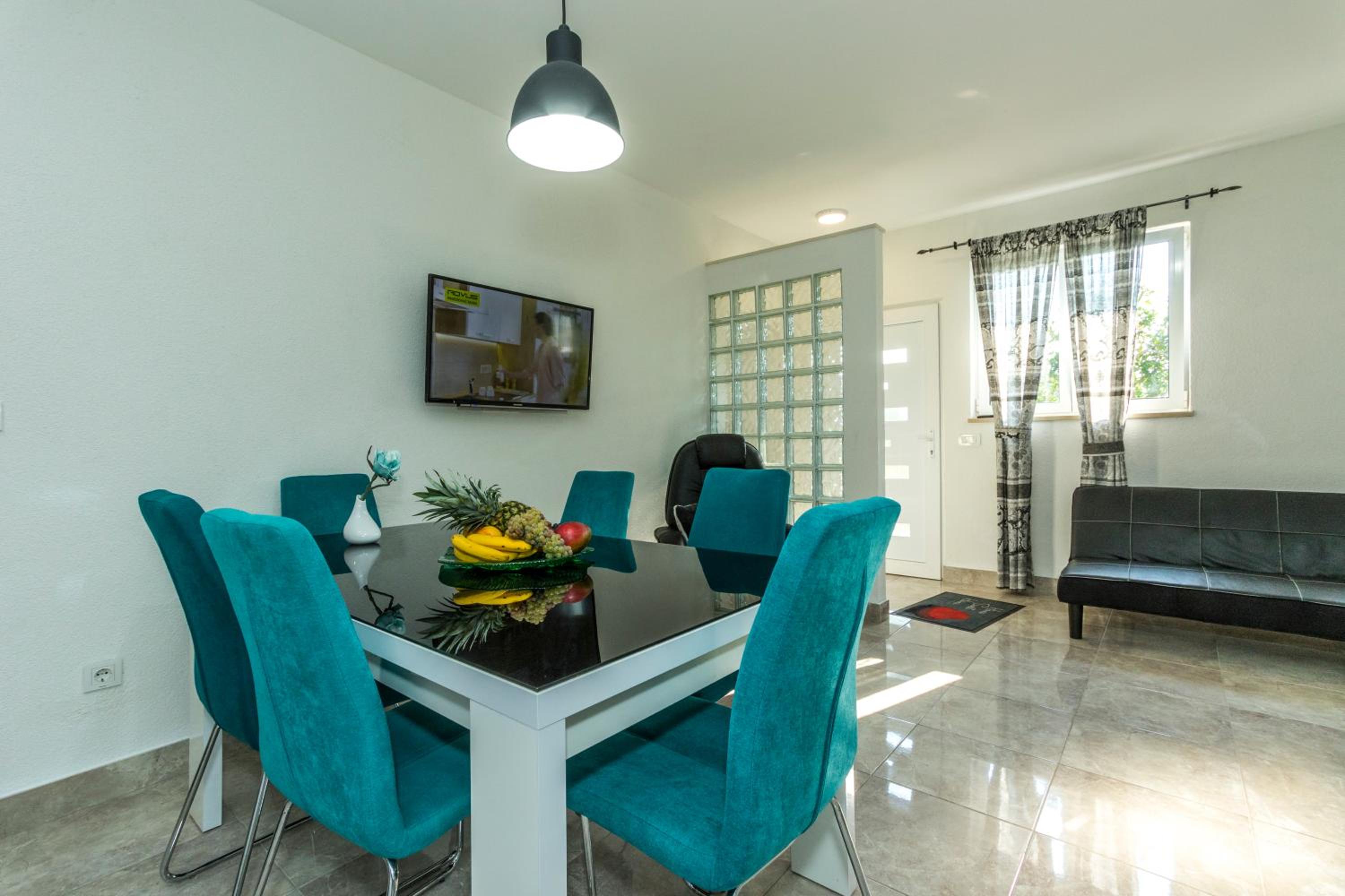 Three-Bedroom Apartment - Photo 15