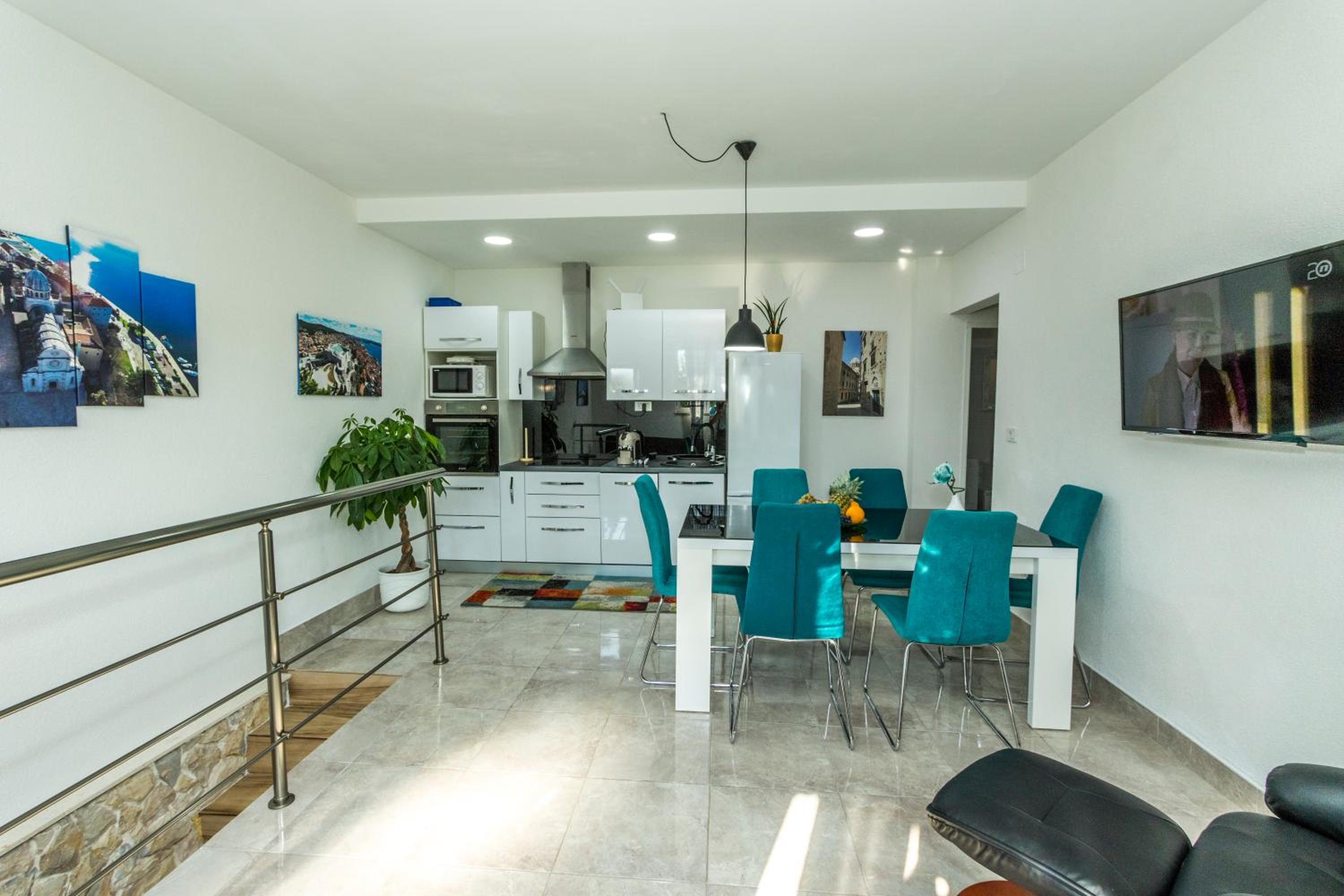 Three-Bedroom Apartment - Photo 27