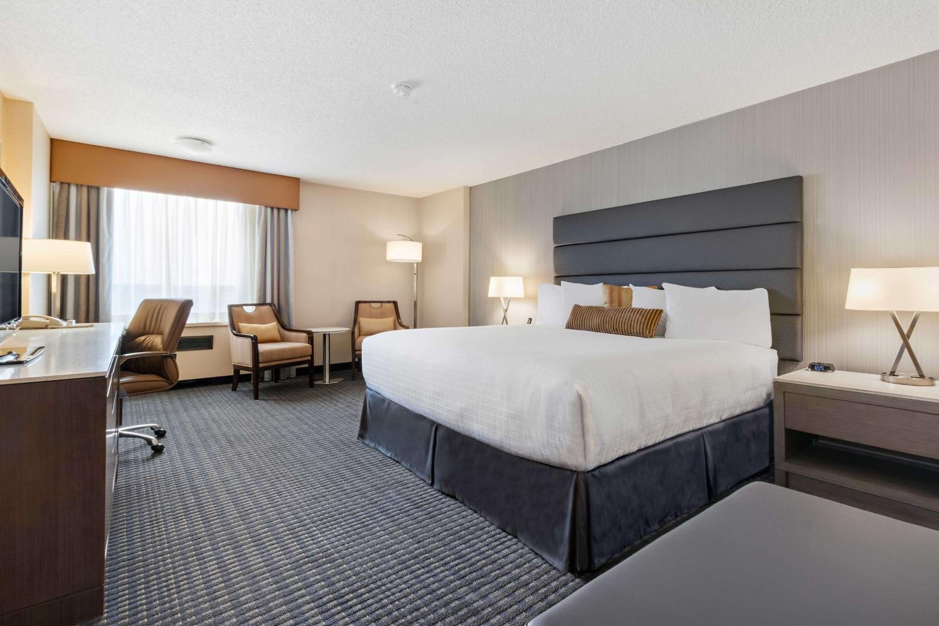 King Room - Non-Smoking - Photo 1