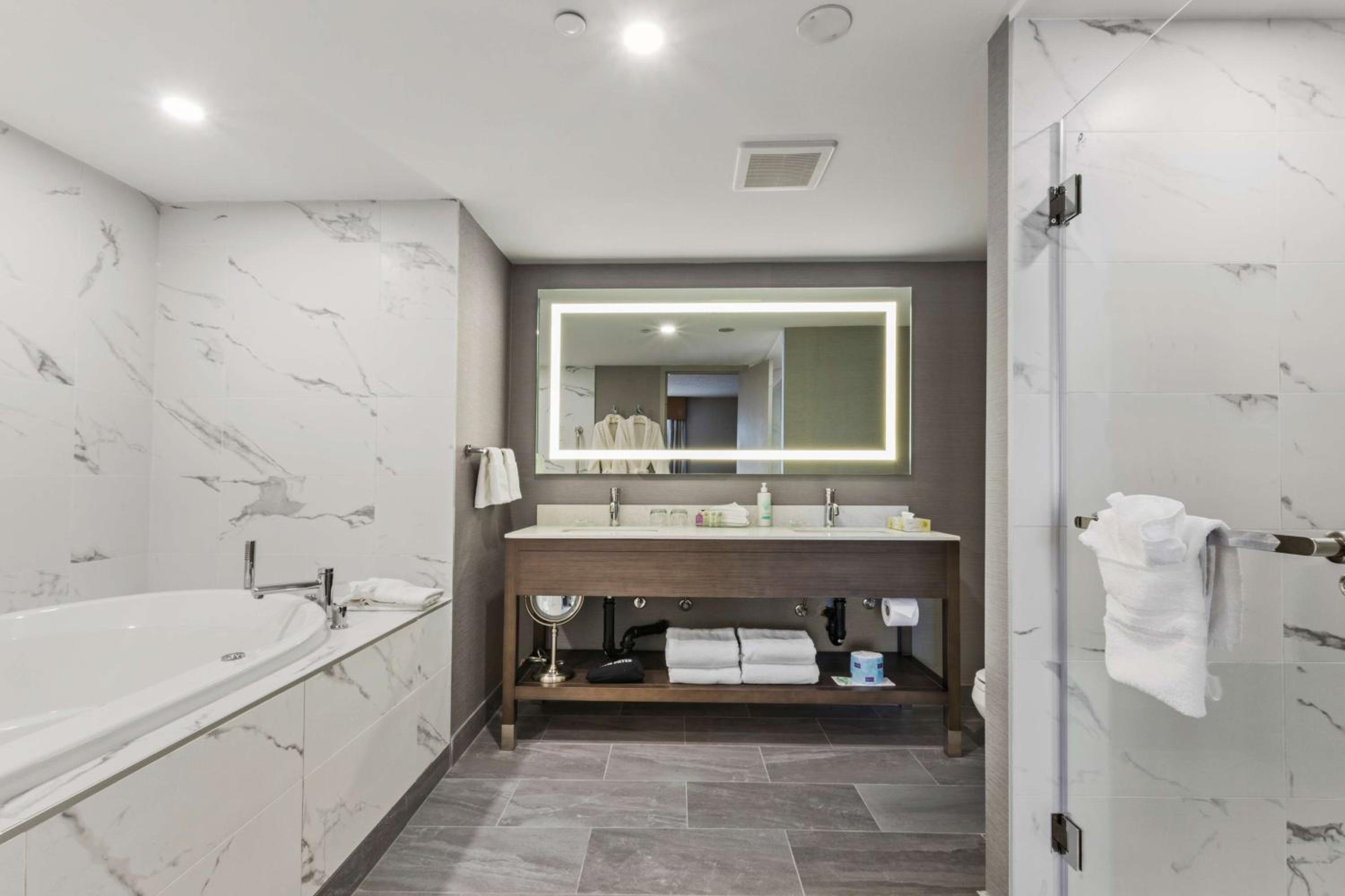 Two-Bedrooms King Suite - Photo 8