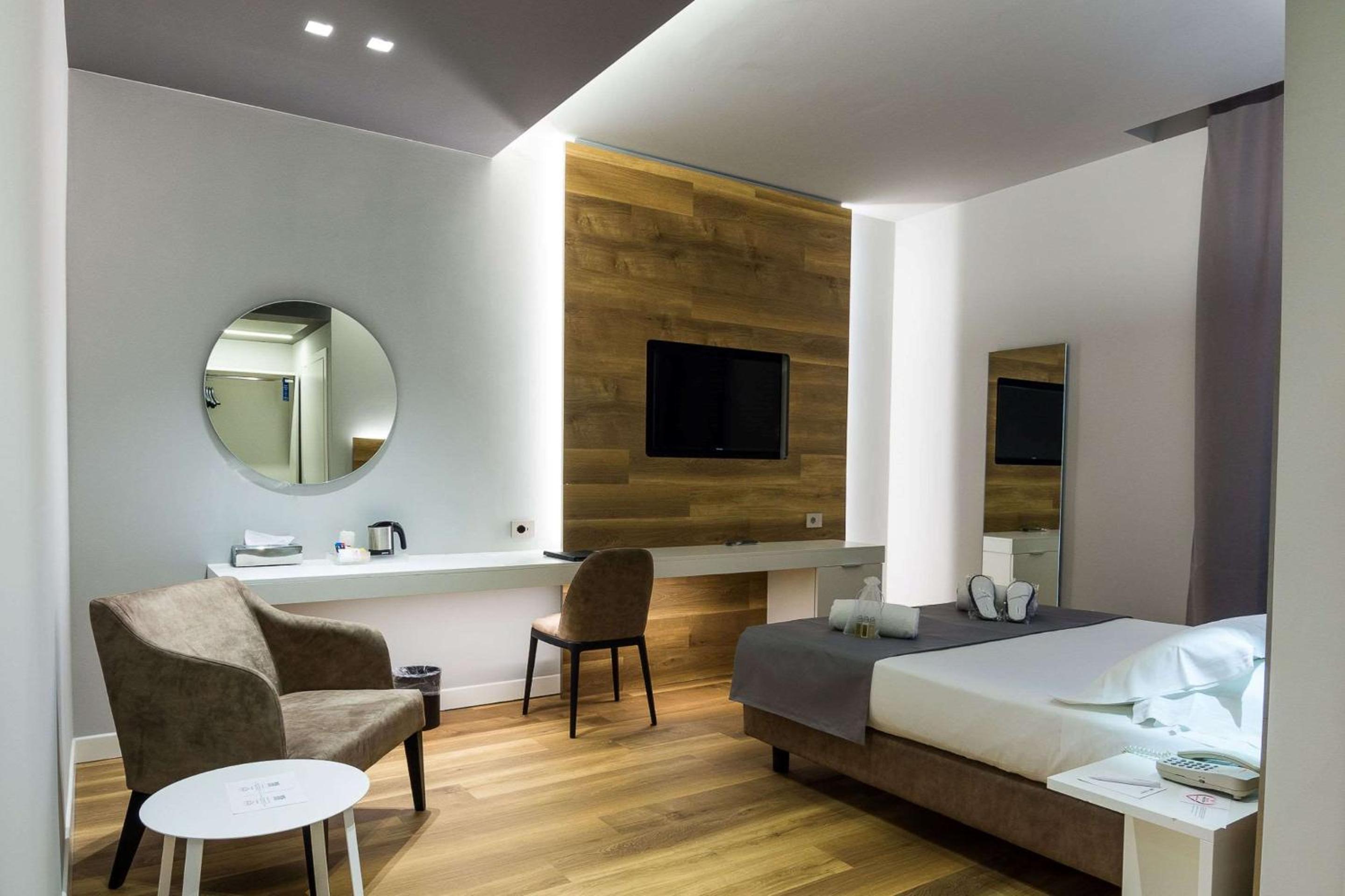Executive Queen Room - Photo 6