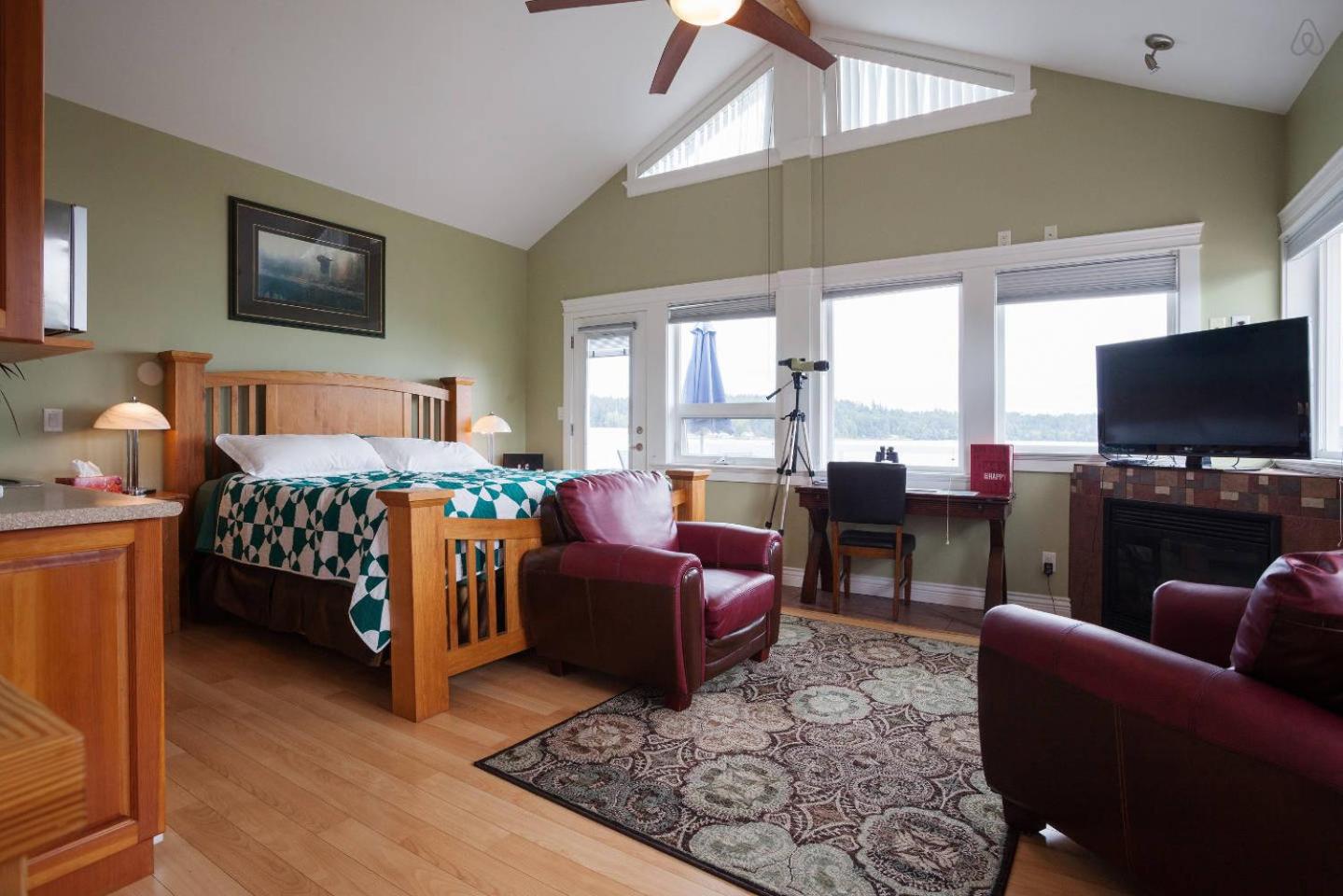 Honeymoon Ocean Lagoon Condo Suite photo 3