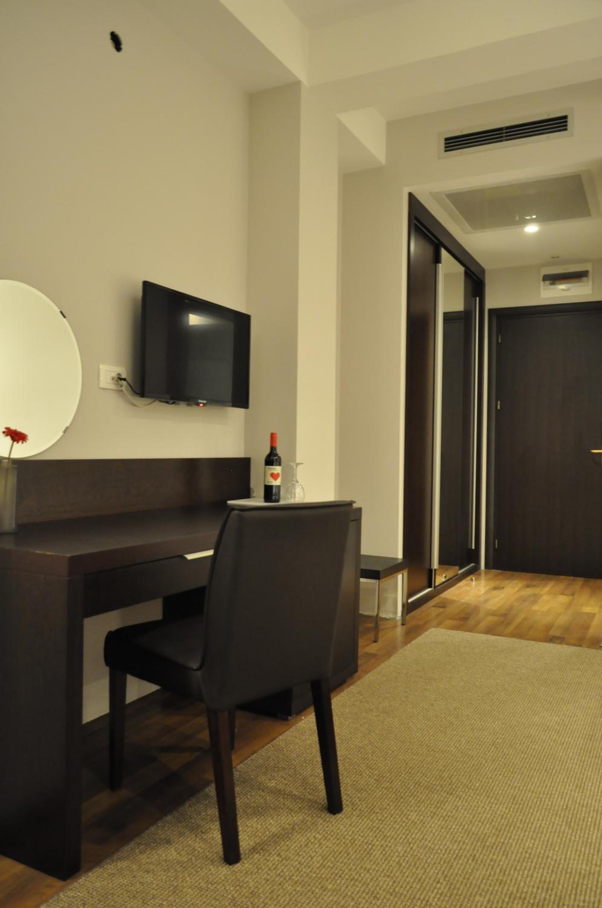 Twin Room - Photo 3