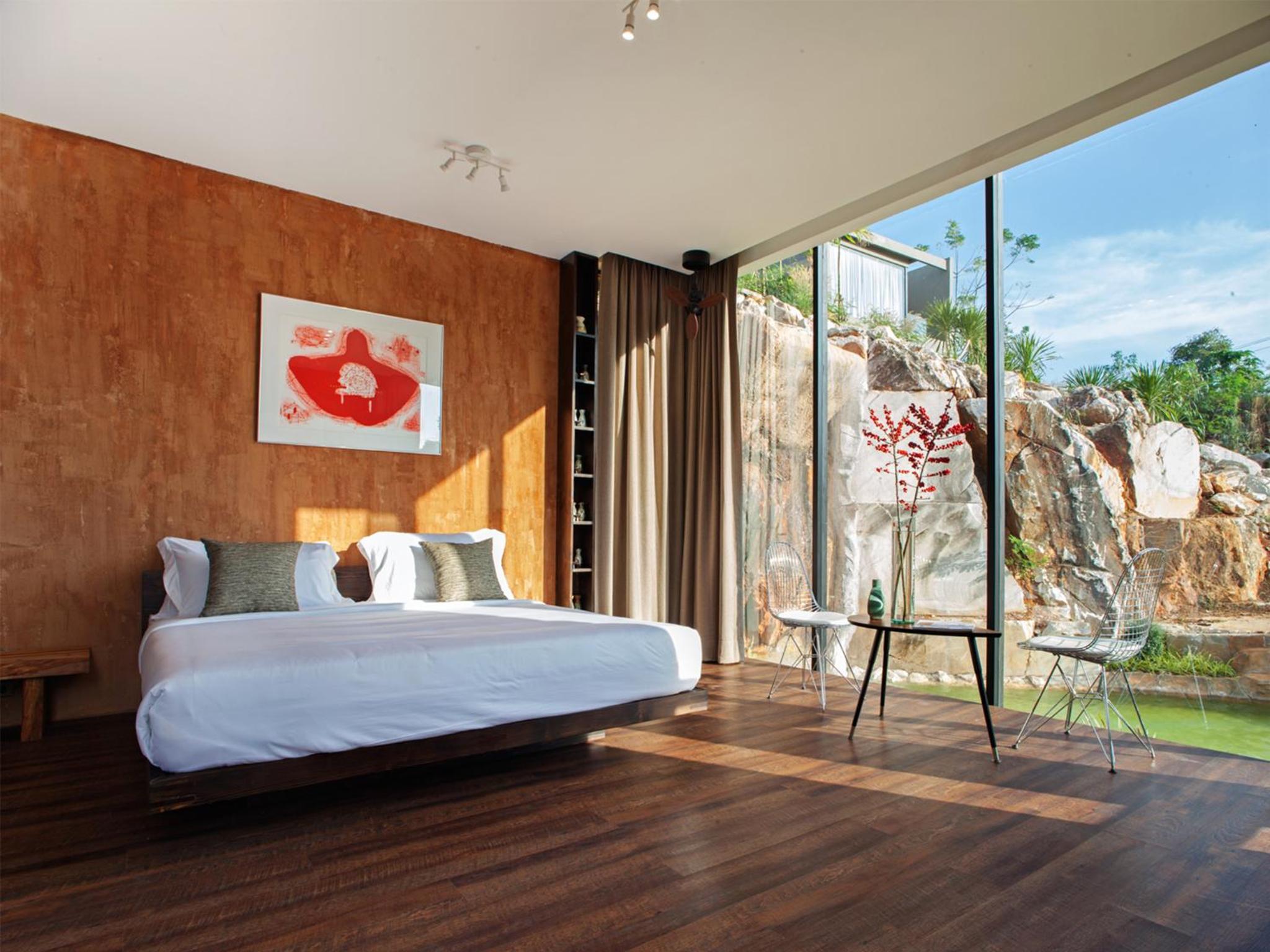 Villa - Photo 1