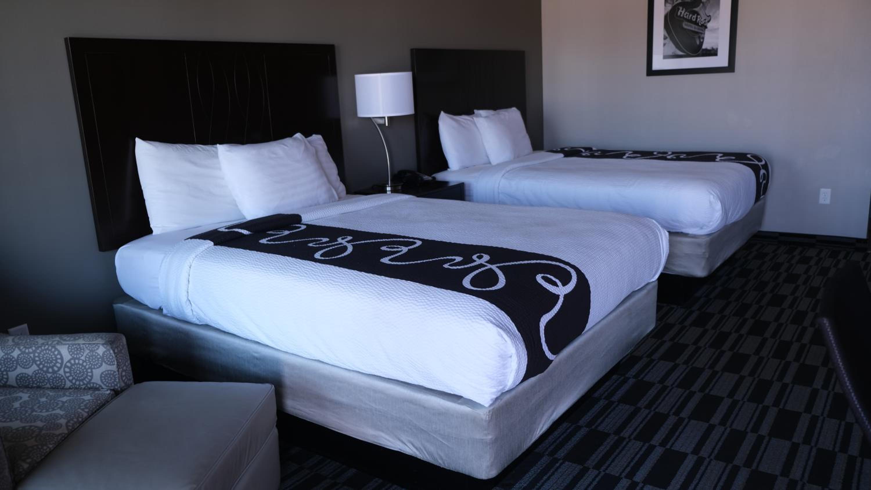 Deluxe Double Room (2 Adults + 1 Child)