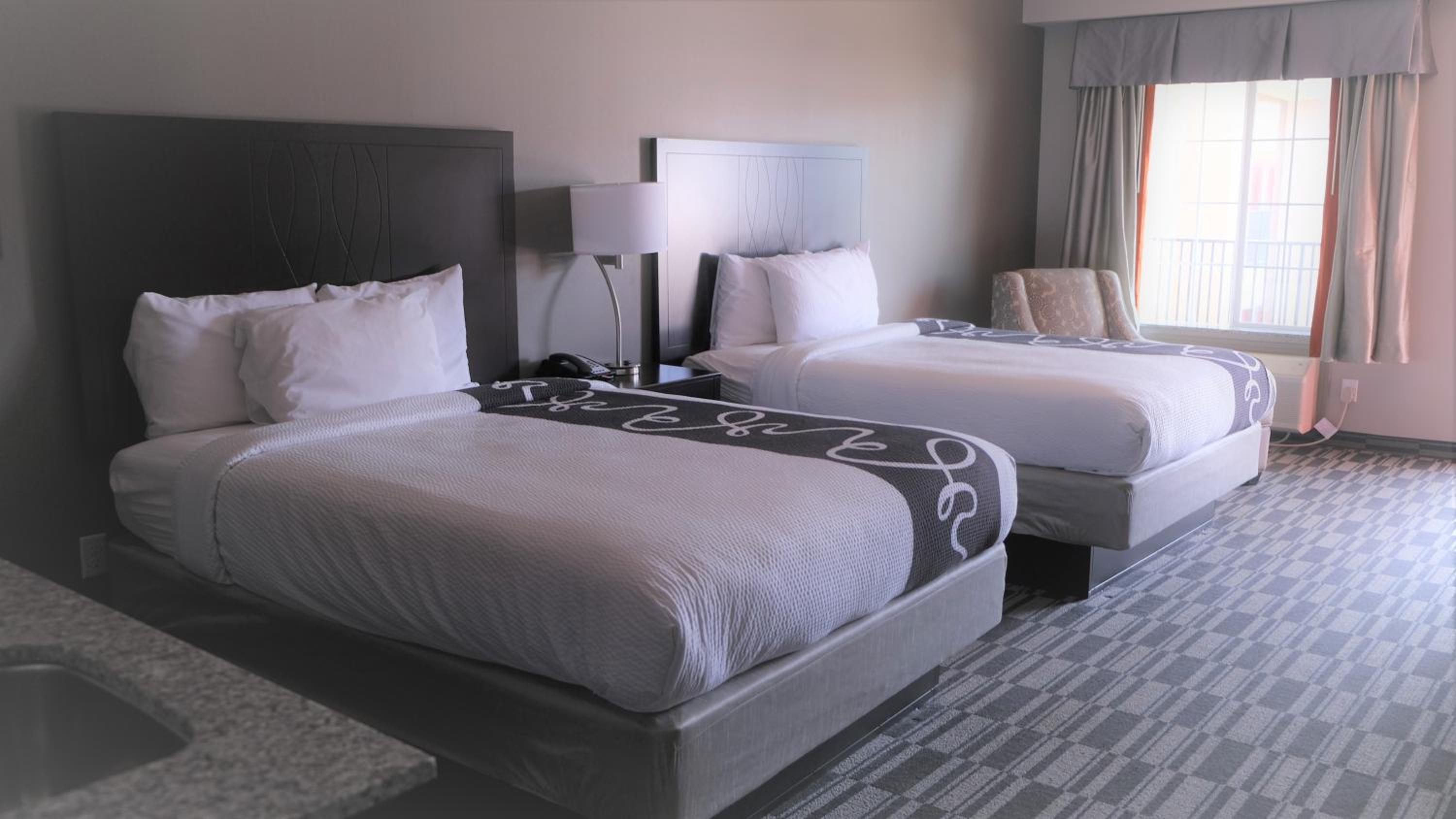 Deluxe Double Room (2 Adults + 1 Child) photo 3