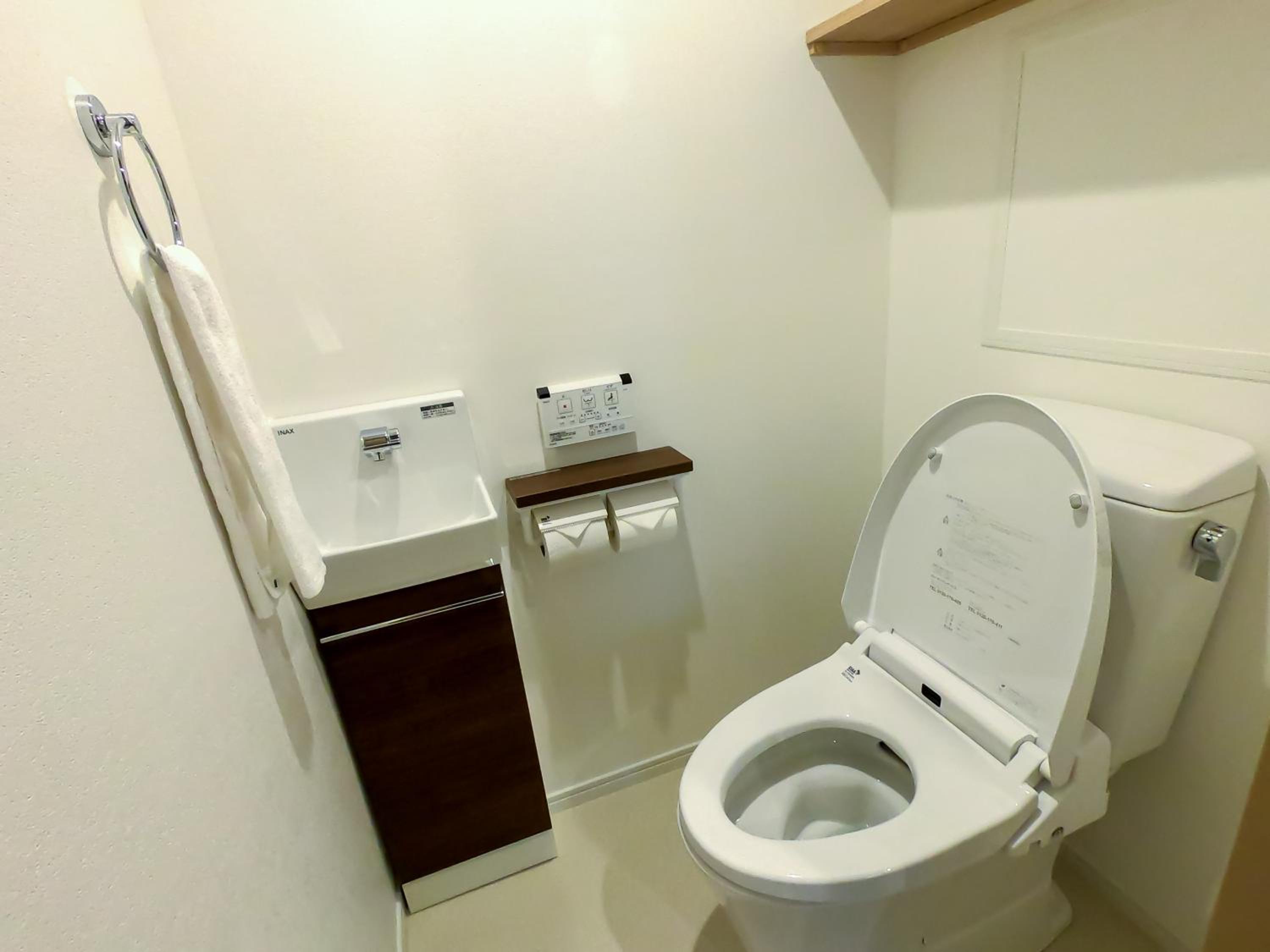 Two-Bedroom Suite thumbnail 5