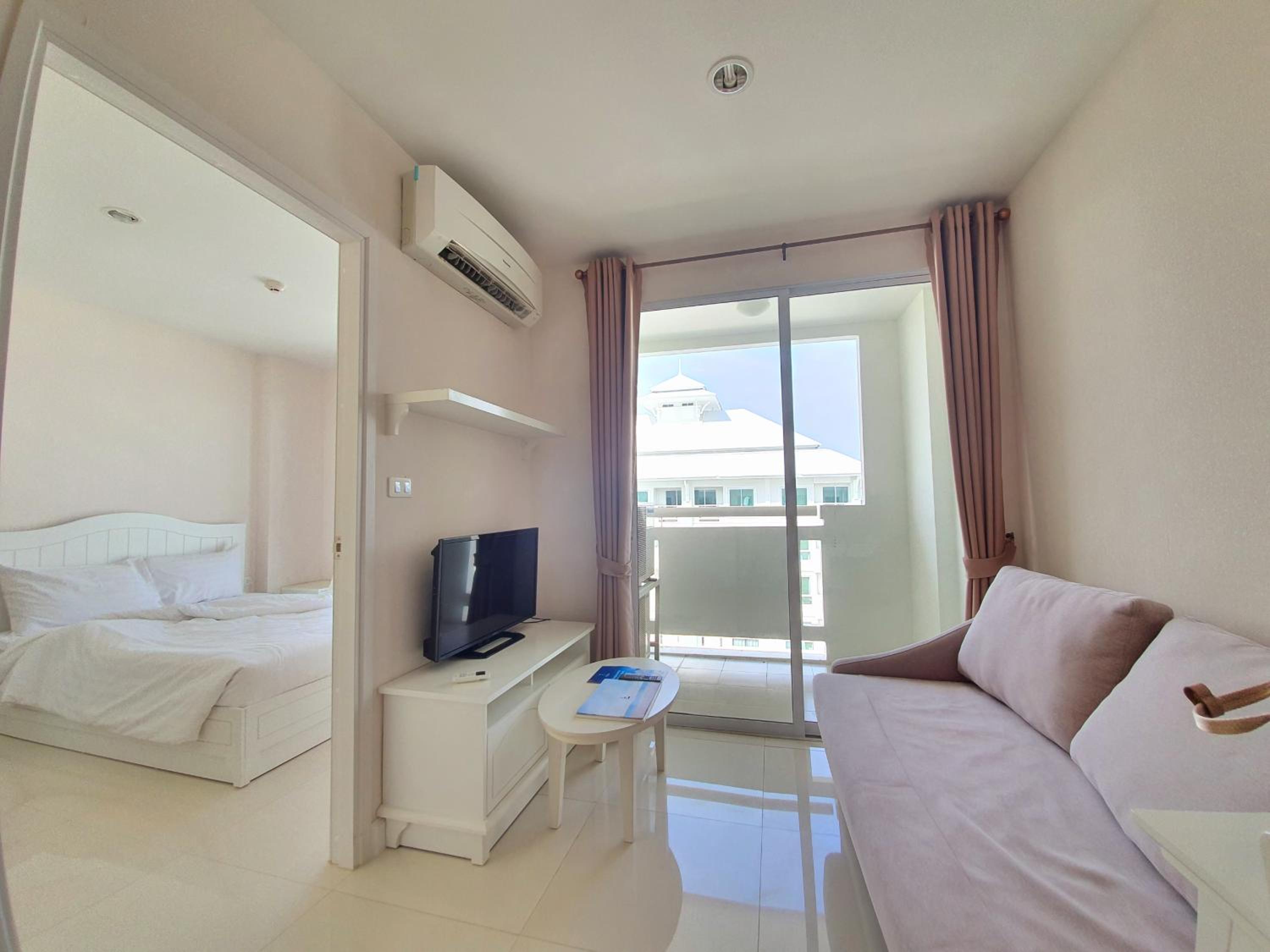 One-Bedroom Apartment photo 1
