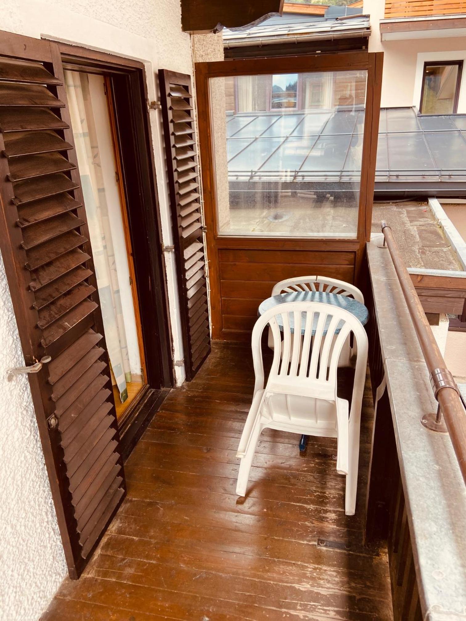 Double or Twin Room with Balcony - Photo 4