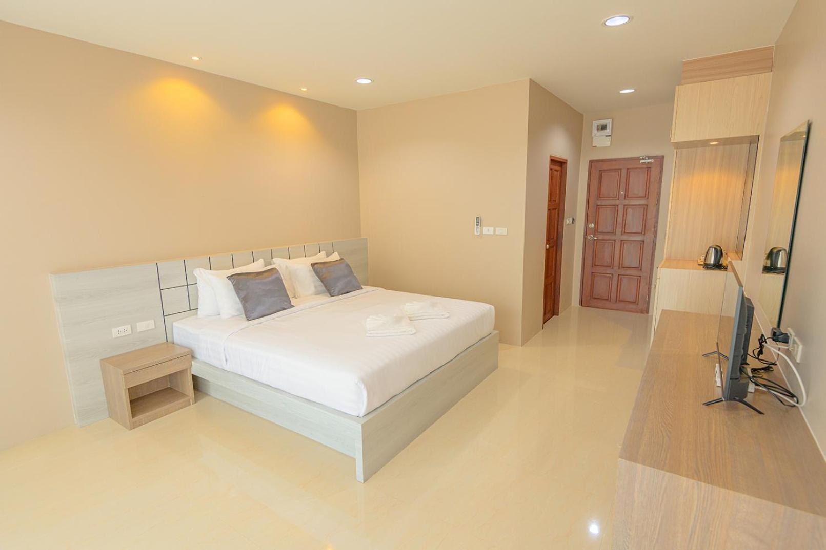 Superior King Room - Photo 3