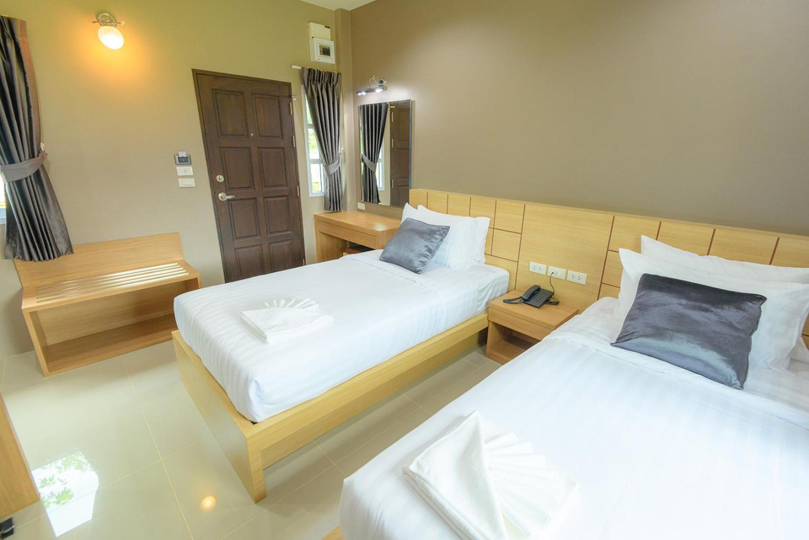 Standard Twin Room - Photo 4