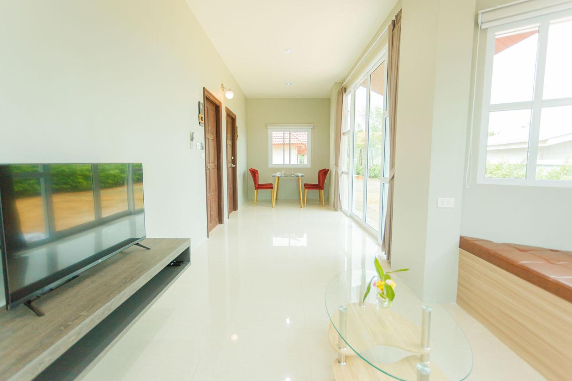 Deluxe Family Room - Photo 5
