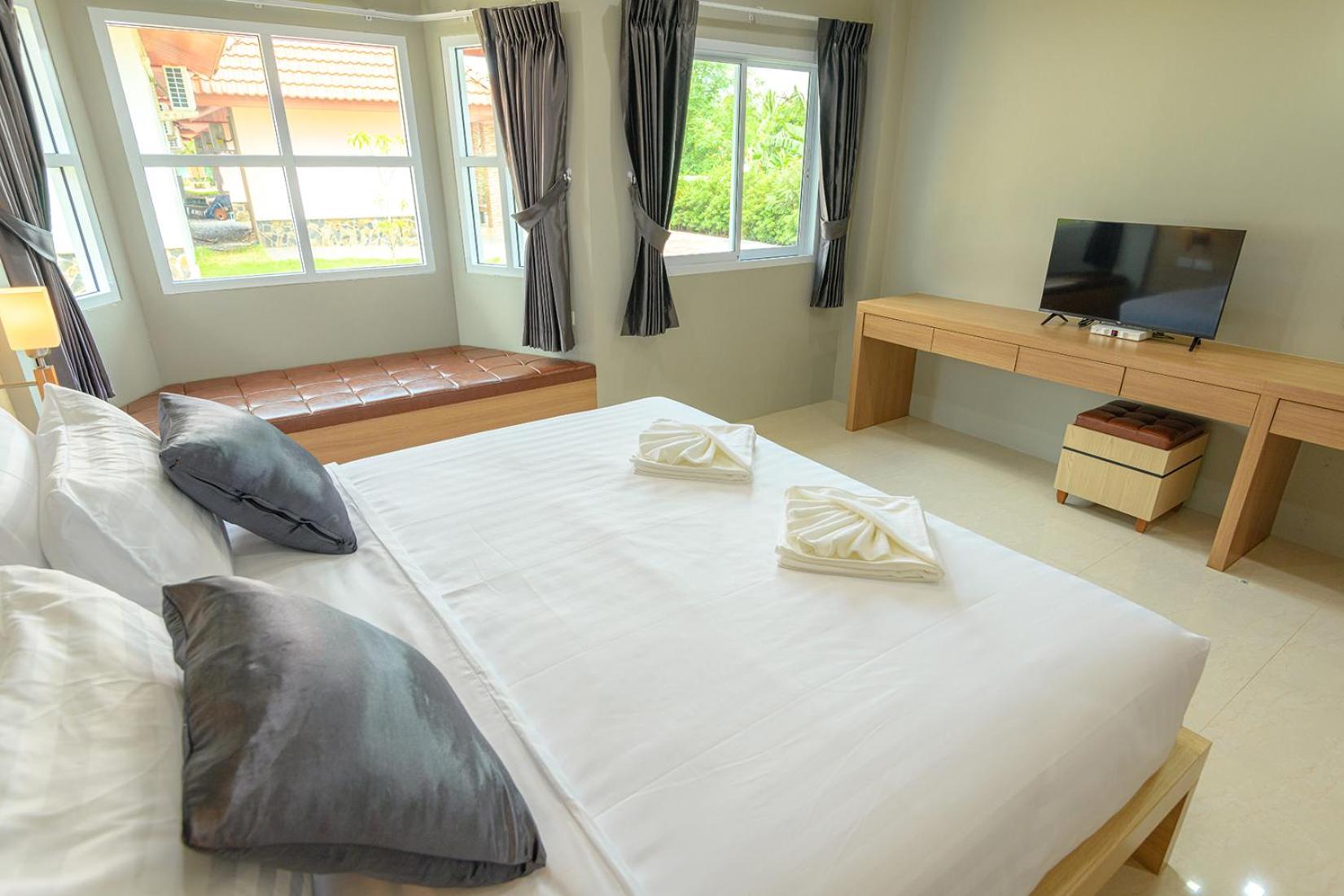 Deluxe Family Room - Photo 9