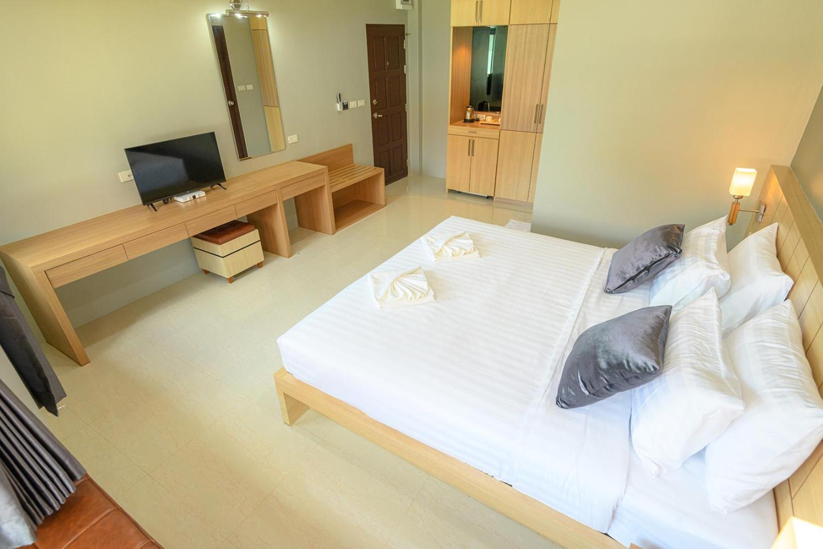 Deluxe Family Room - Photo 10