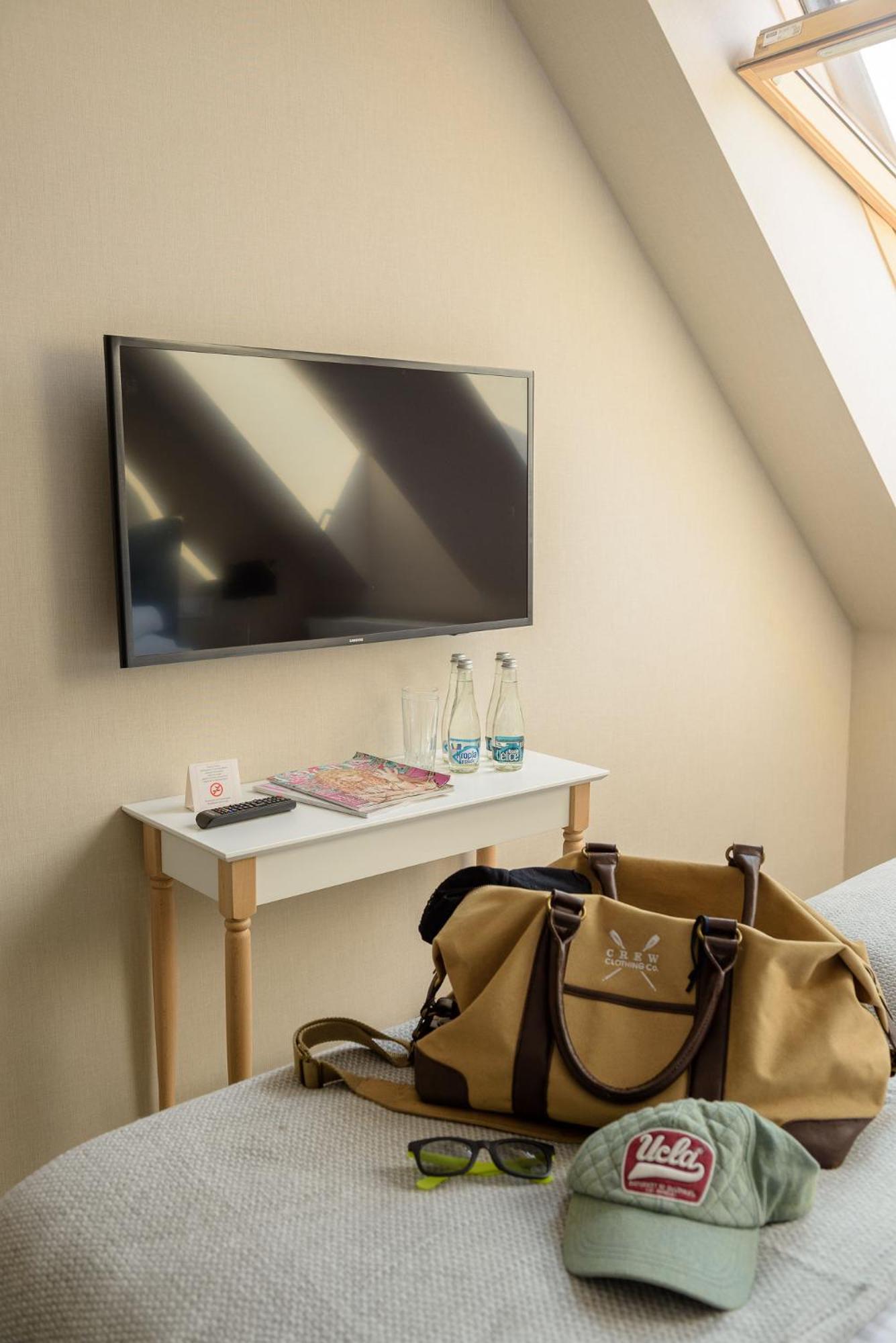 Standard Twin Room - Photo 4