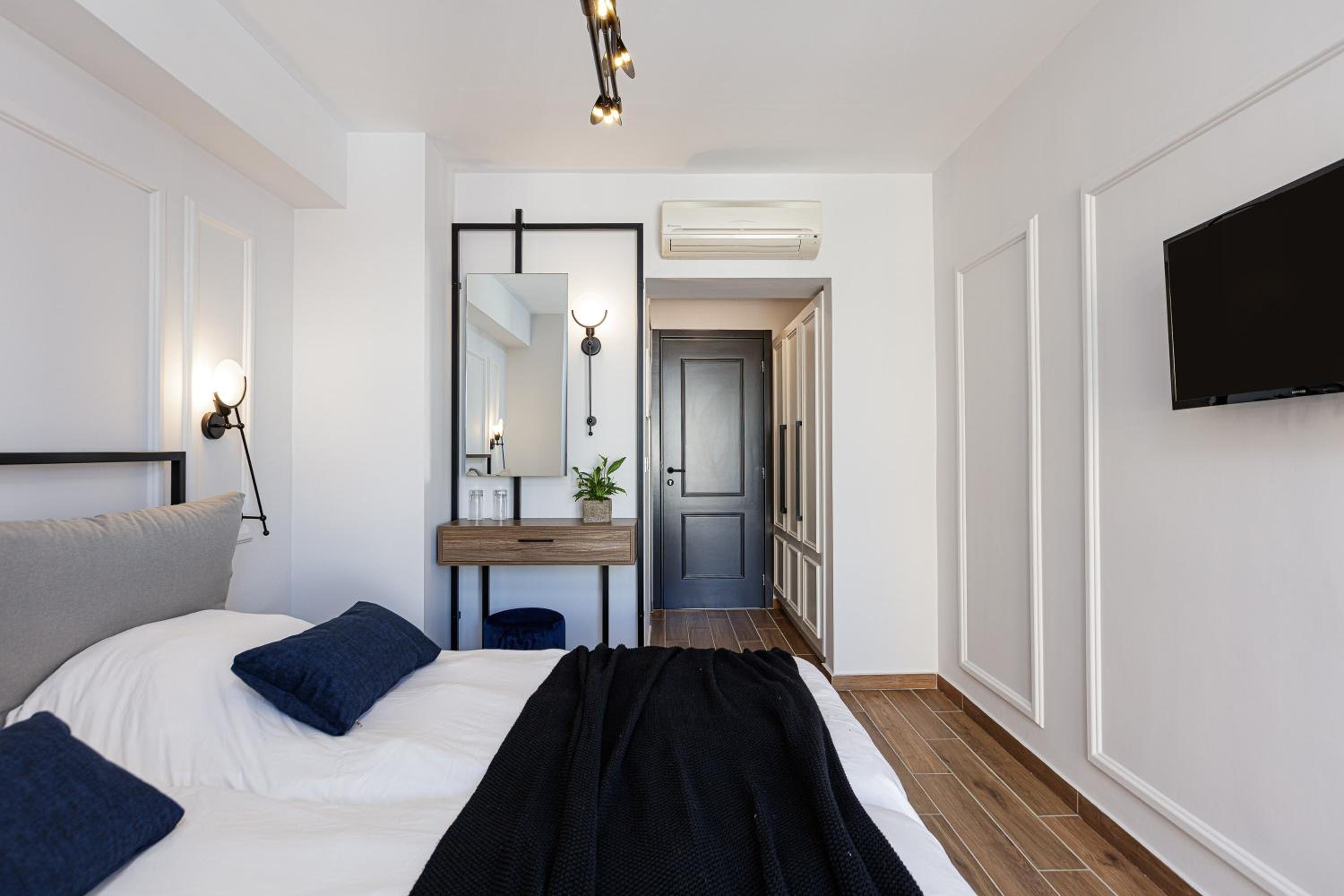 Economy Room