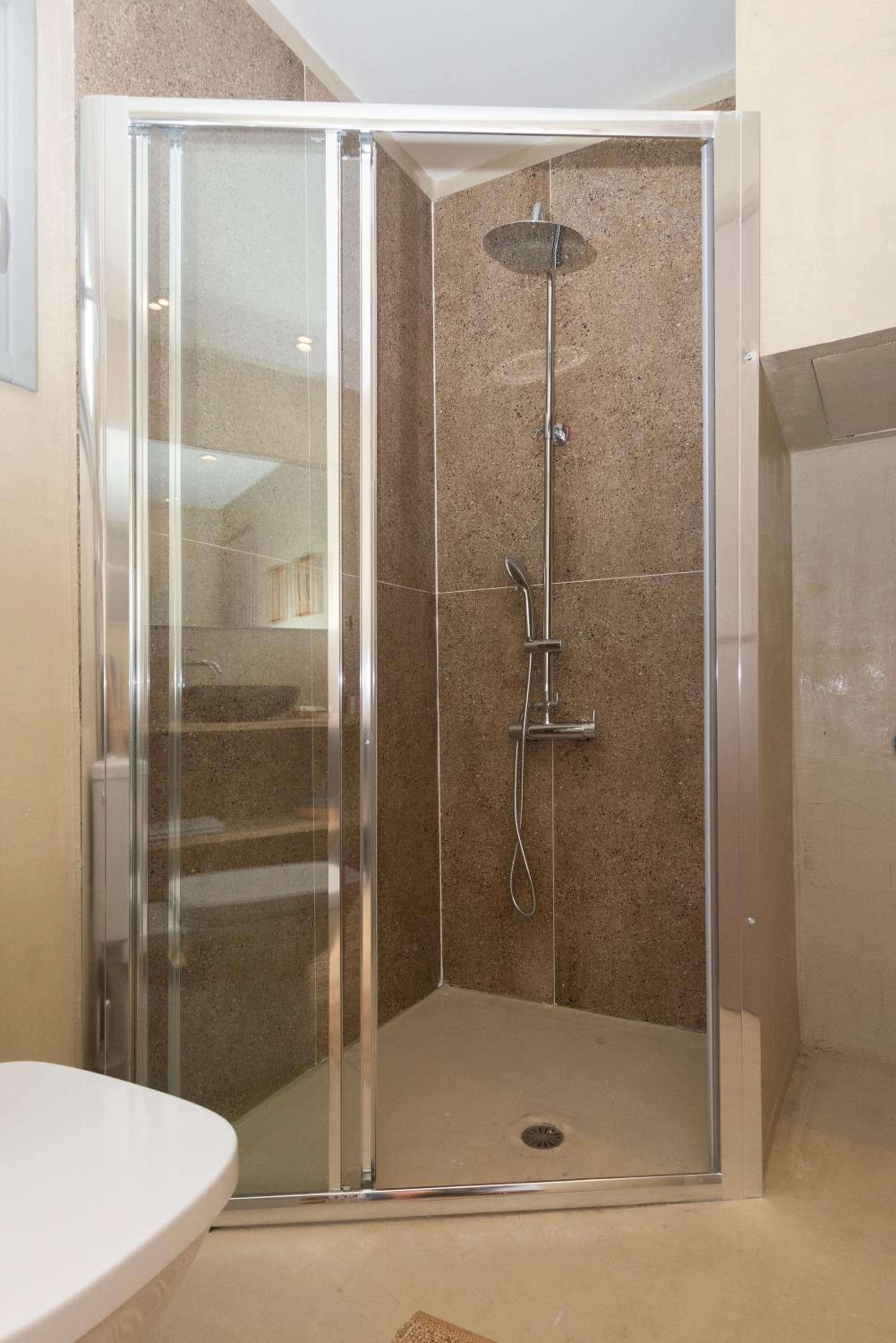 Superior Suite - Photo 7