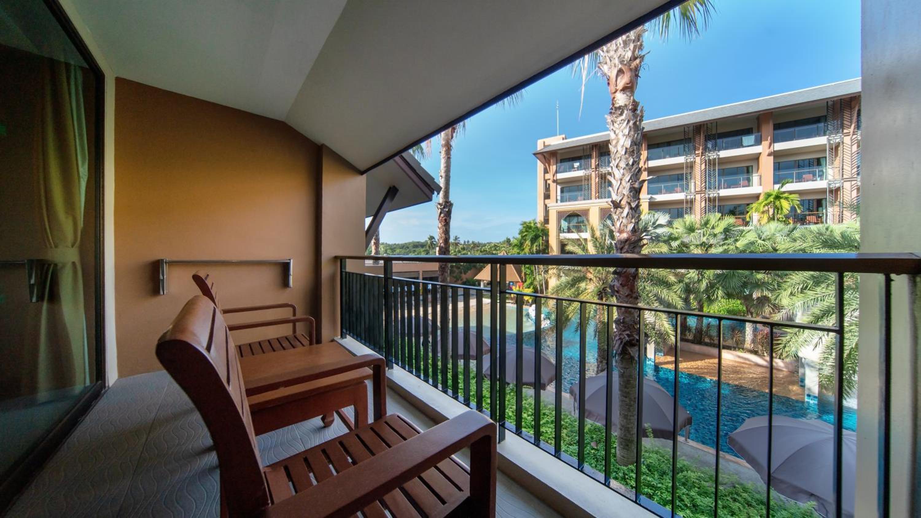 Superior Double or Twin Room with Pool View - Photo 2