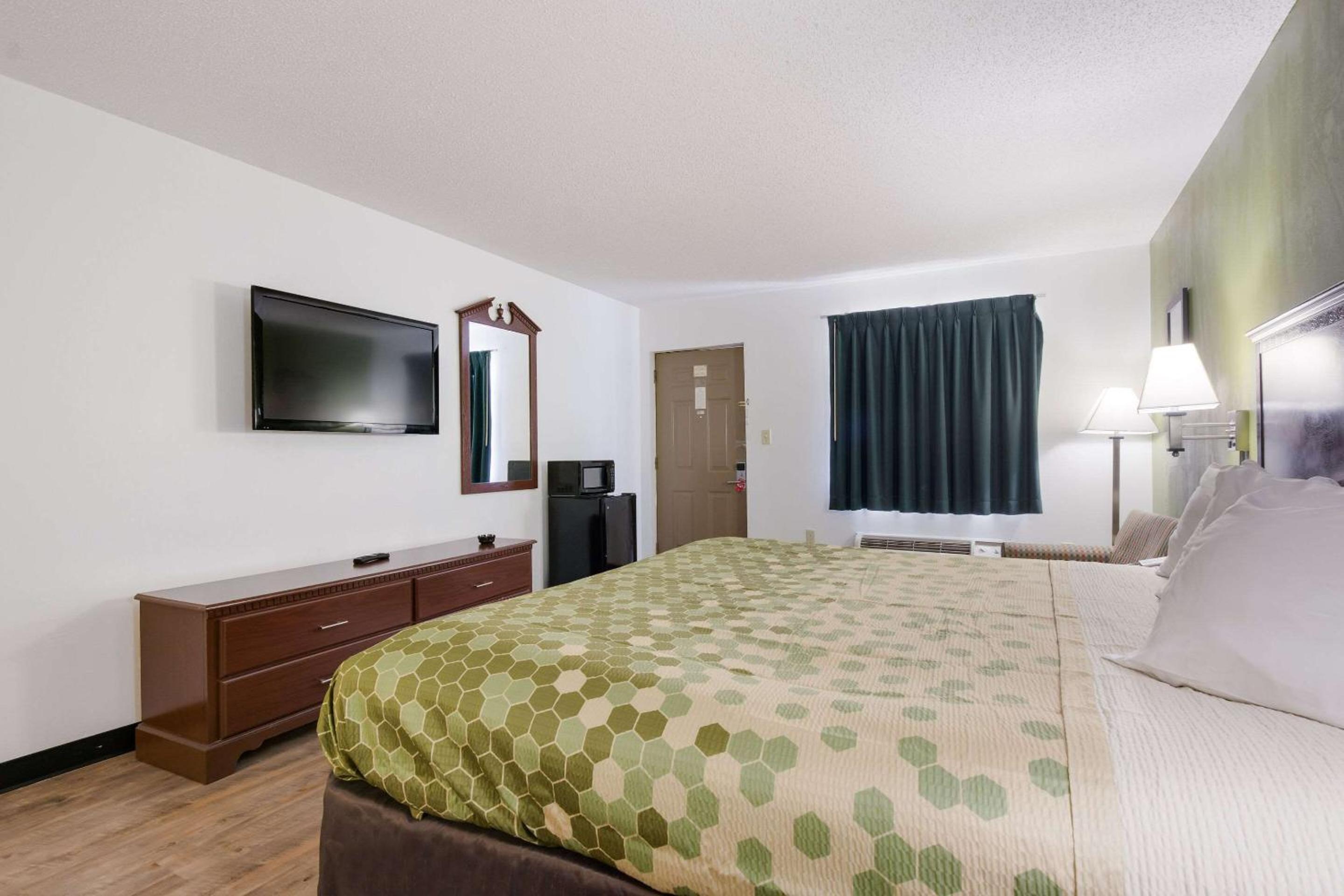 King Room - Accessible/Non-Smoking photo 3