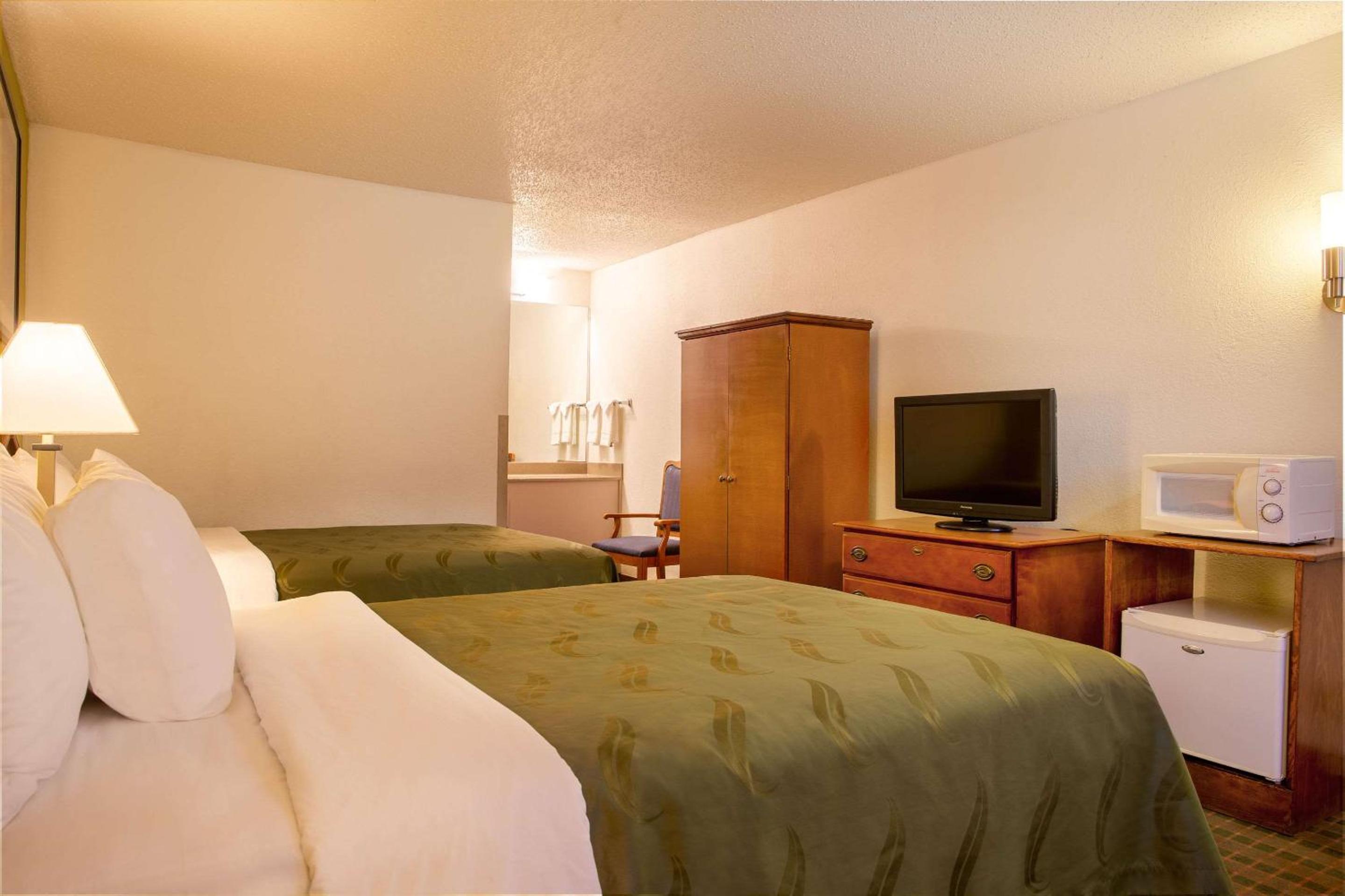 Double Room with Two Double Beds - Non-Smoking - Photo 1