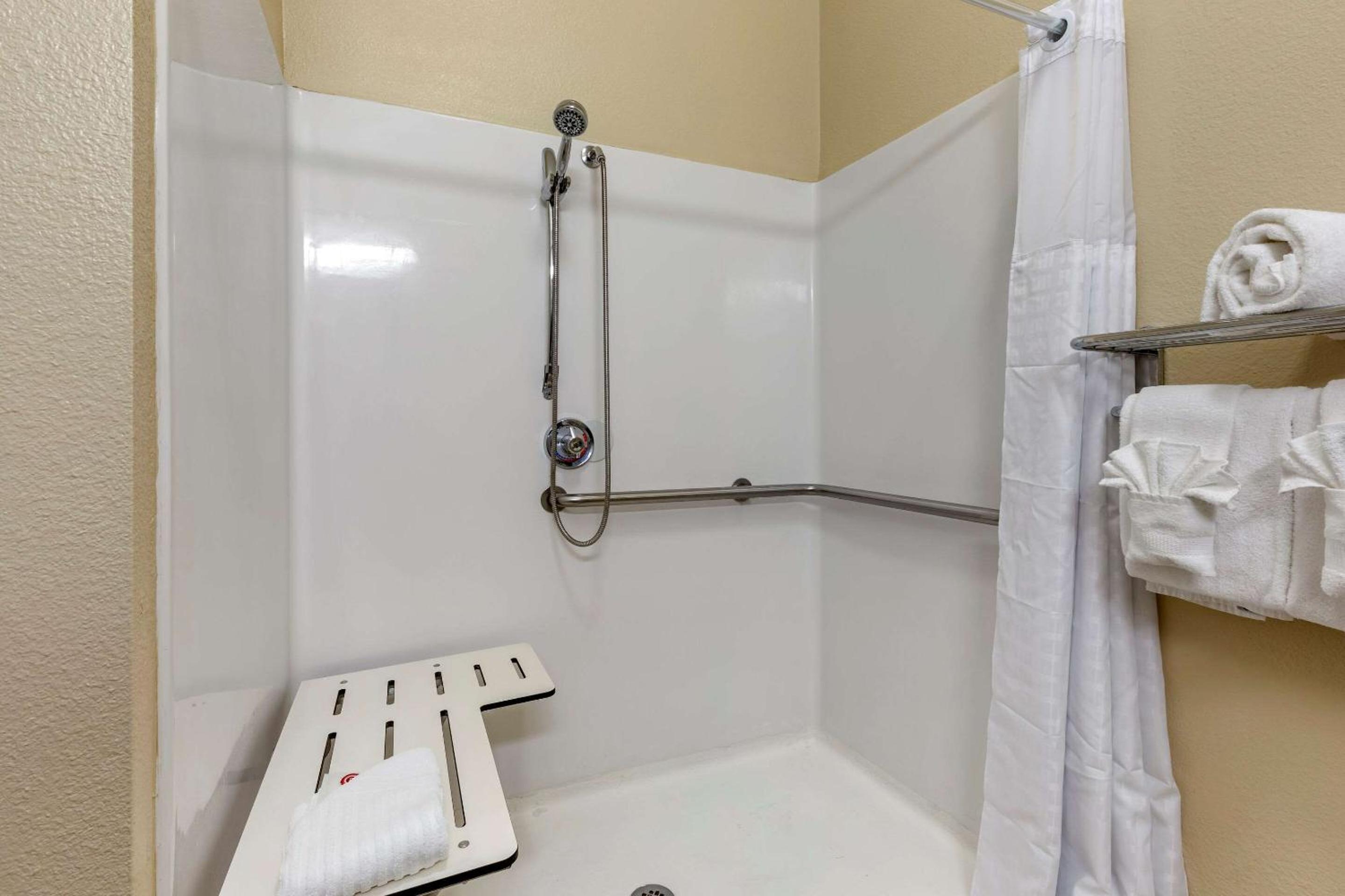 King Room - Accessible/Non-Smoking - Photo 2
