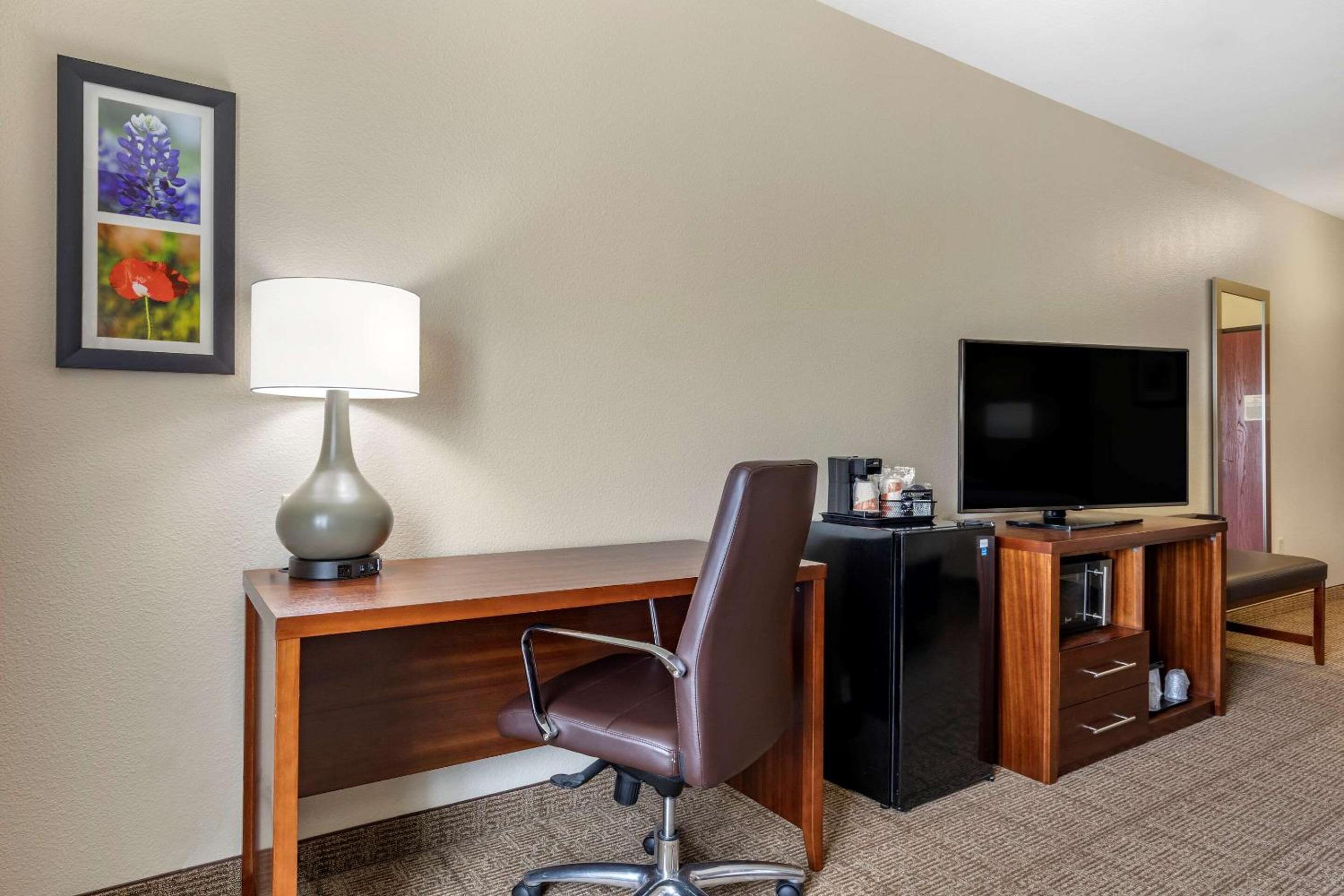 King Room - Non-Smoking - Photo 2