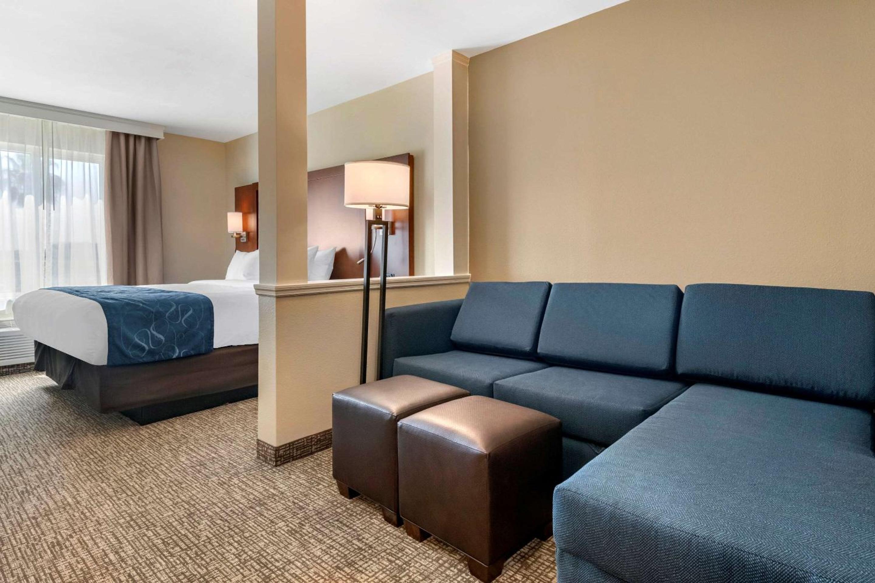 King Suite - Non-Smoking - Photo 1